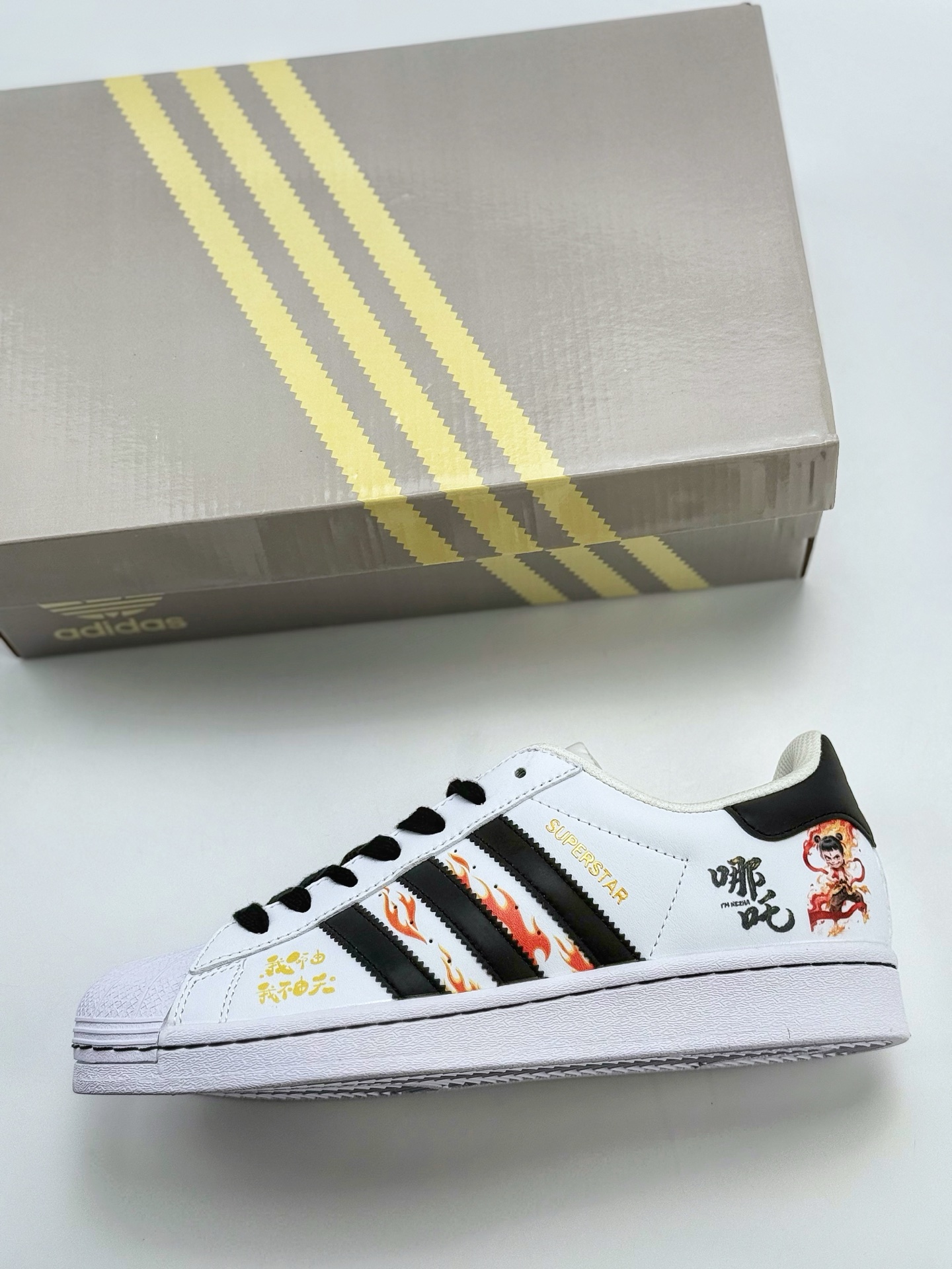 AD Originals Superstar 哪吒 白黑  SD6801CC