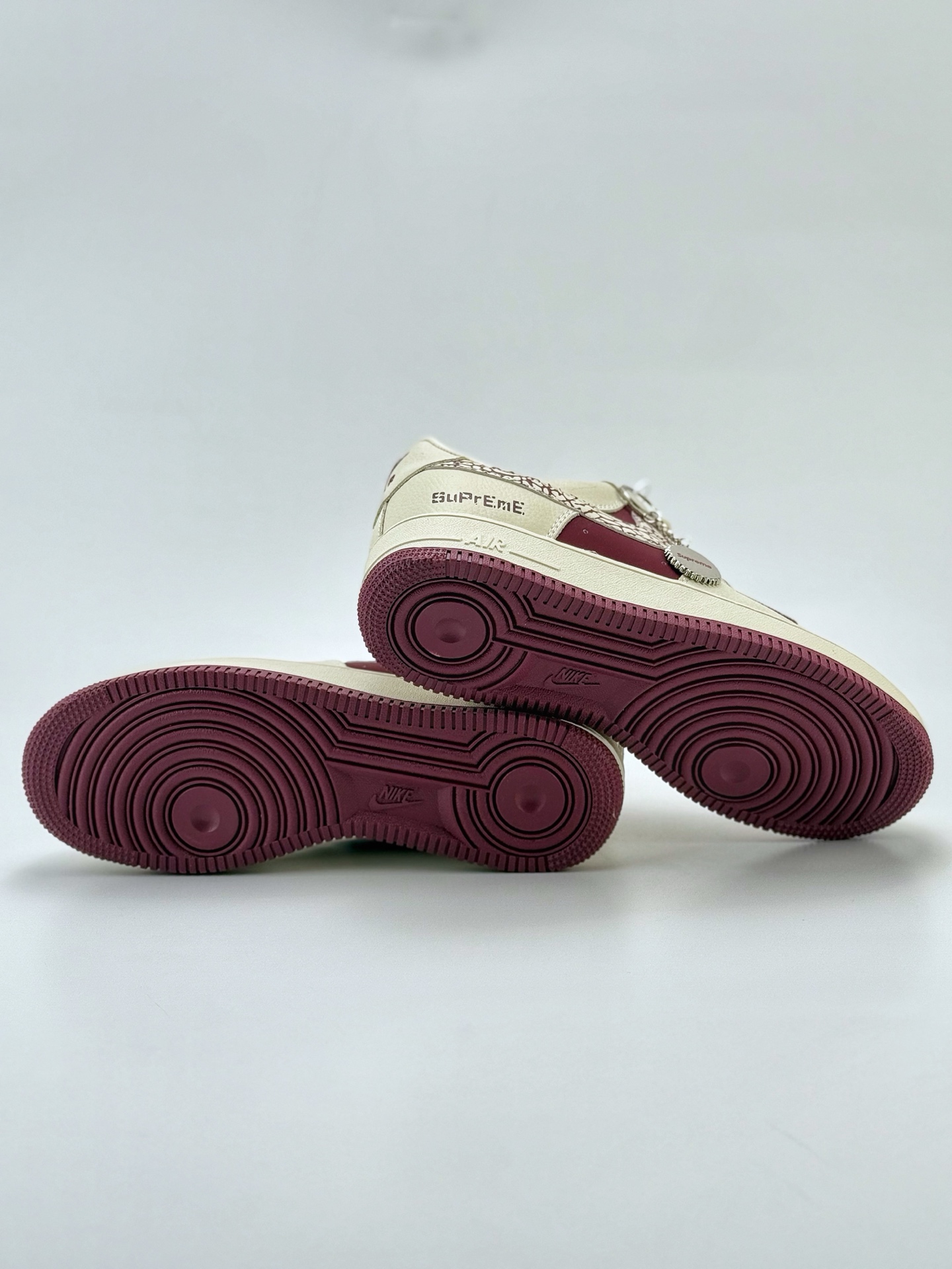 Nike Air Force 1 Low 07 x Supreme 白酒红小钩 KK1988-070