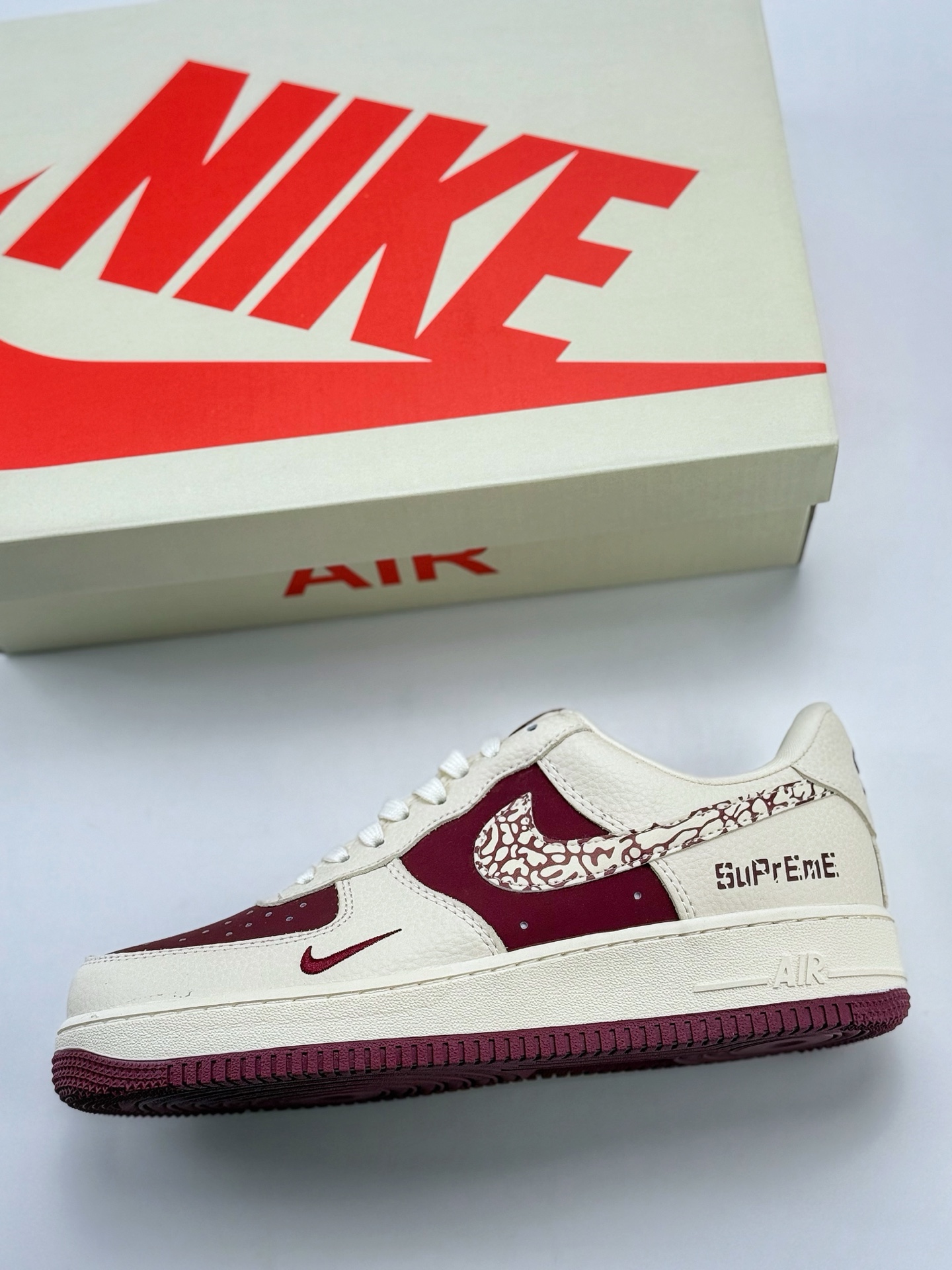 Nike Air Force 1 Low 07 x Supreme 白酒红小钩 KK1988-070