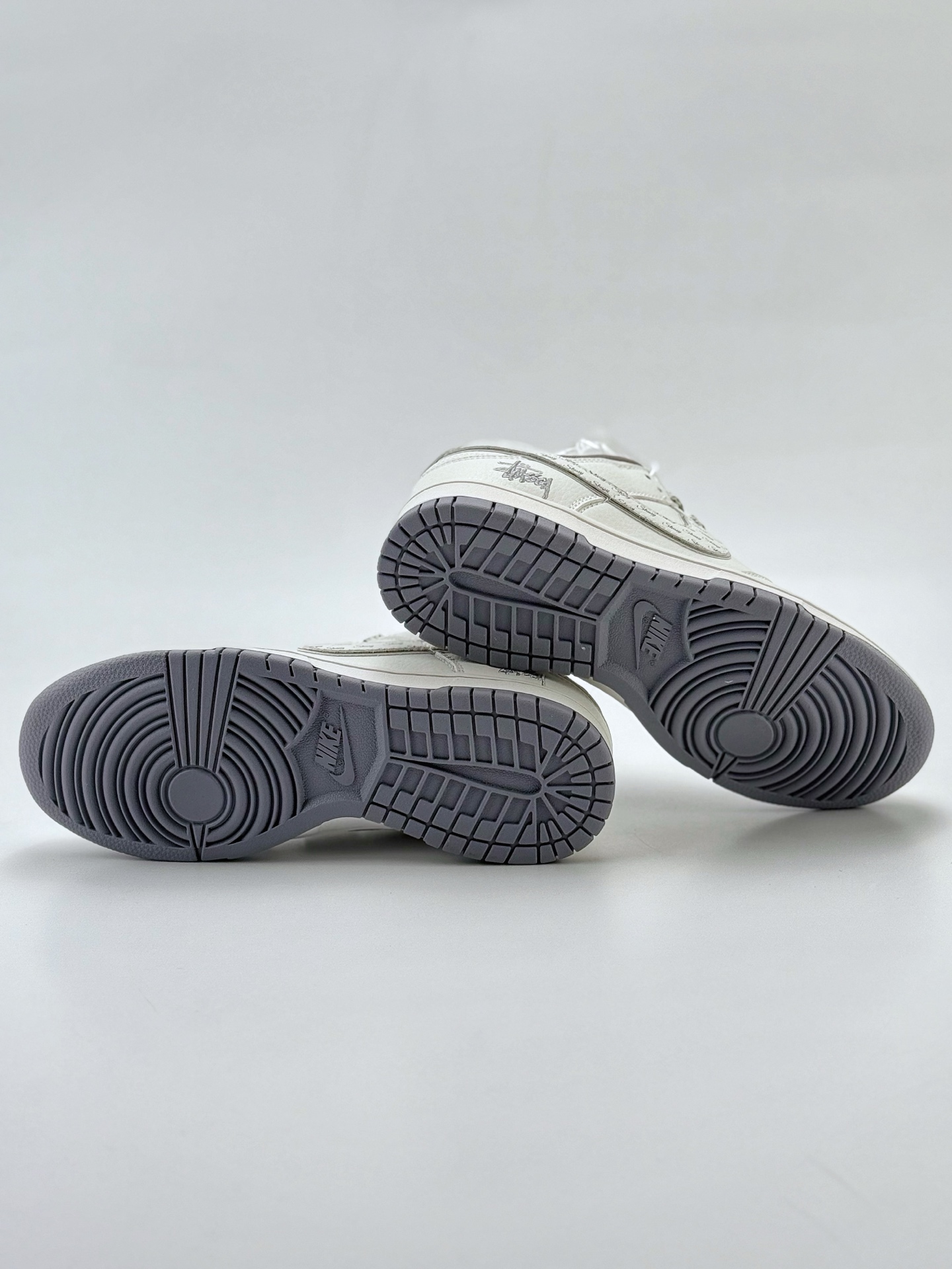 Nike SB Dunk Low x Stussy 白灰小钩满天星 CS1688-103