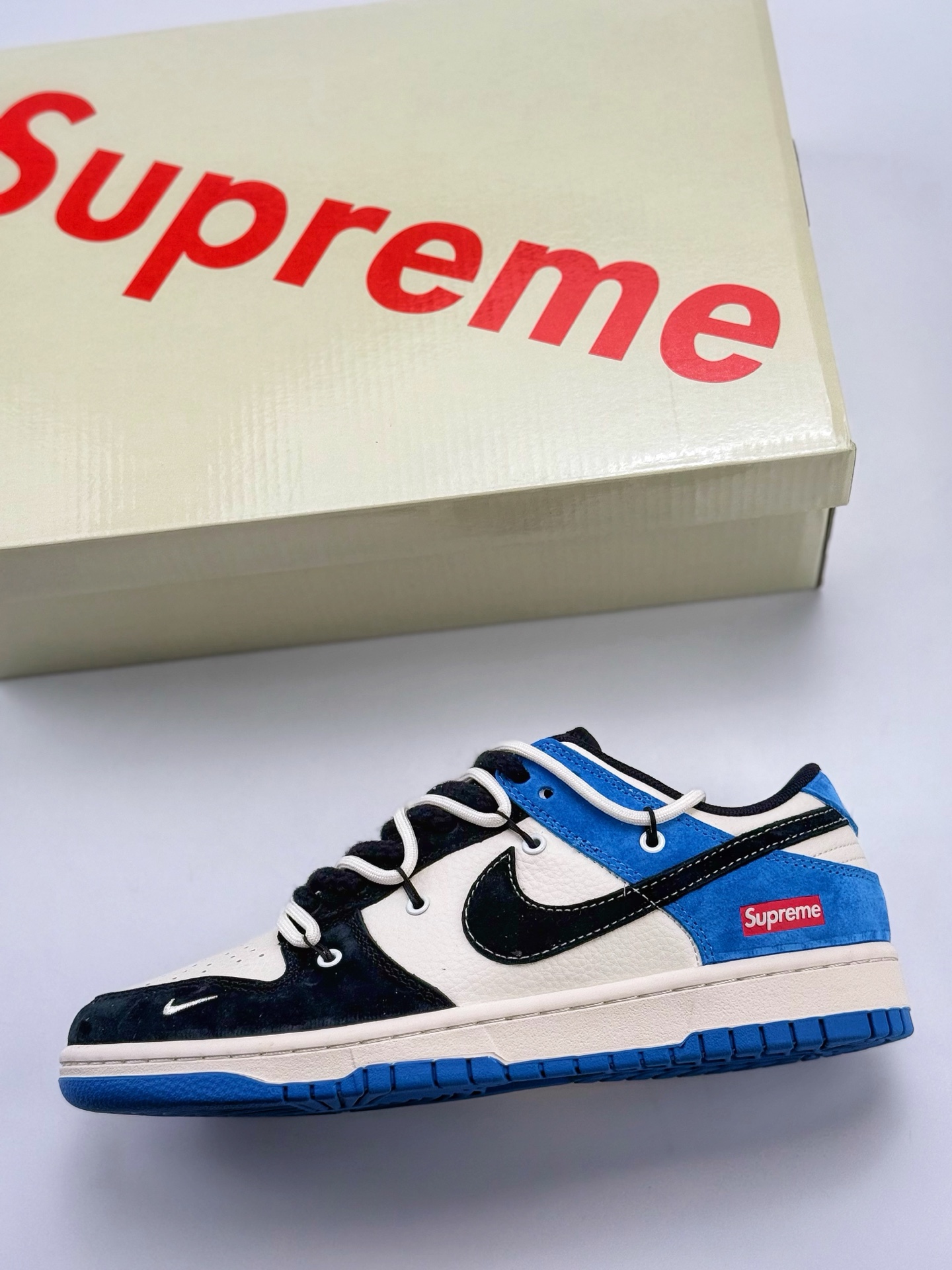 Nike SB Dunk Low x Supreme 白灰蓝小钩绑带 YX5066-271