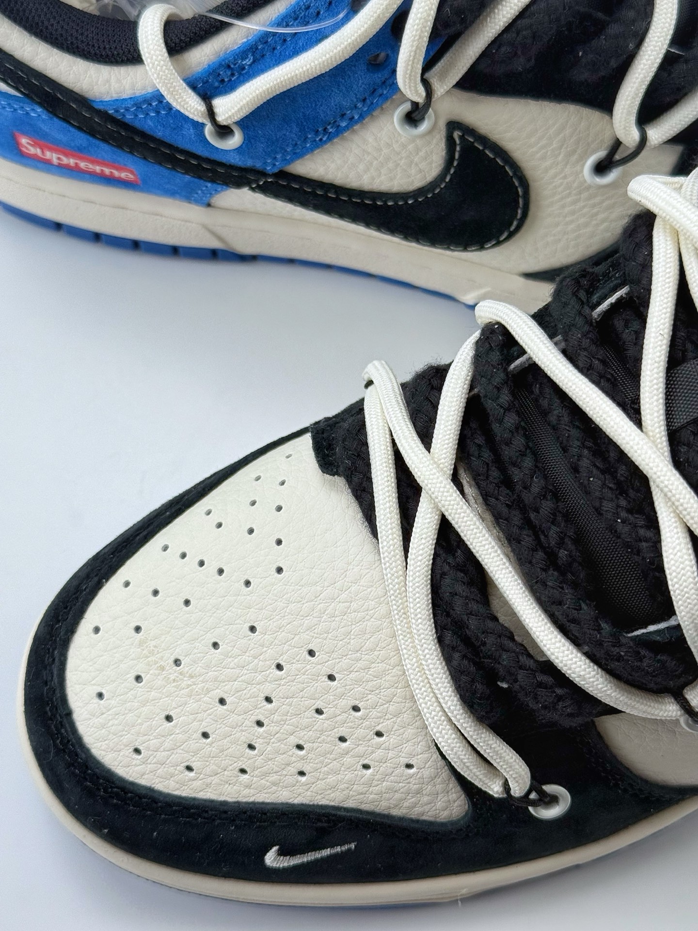 Nike SB Dunk Low x Supreme 白灰蓝小钩绑带 YX5066-271