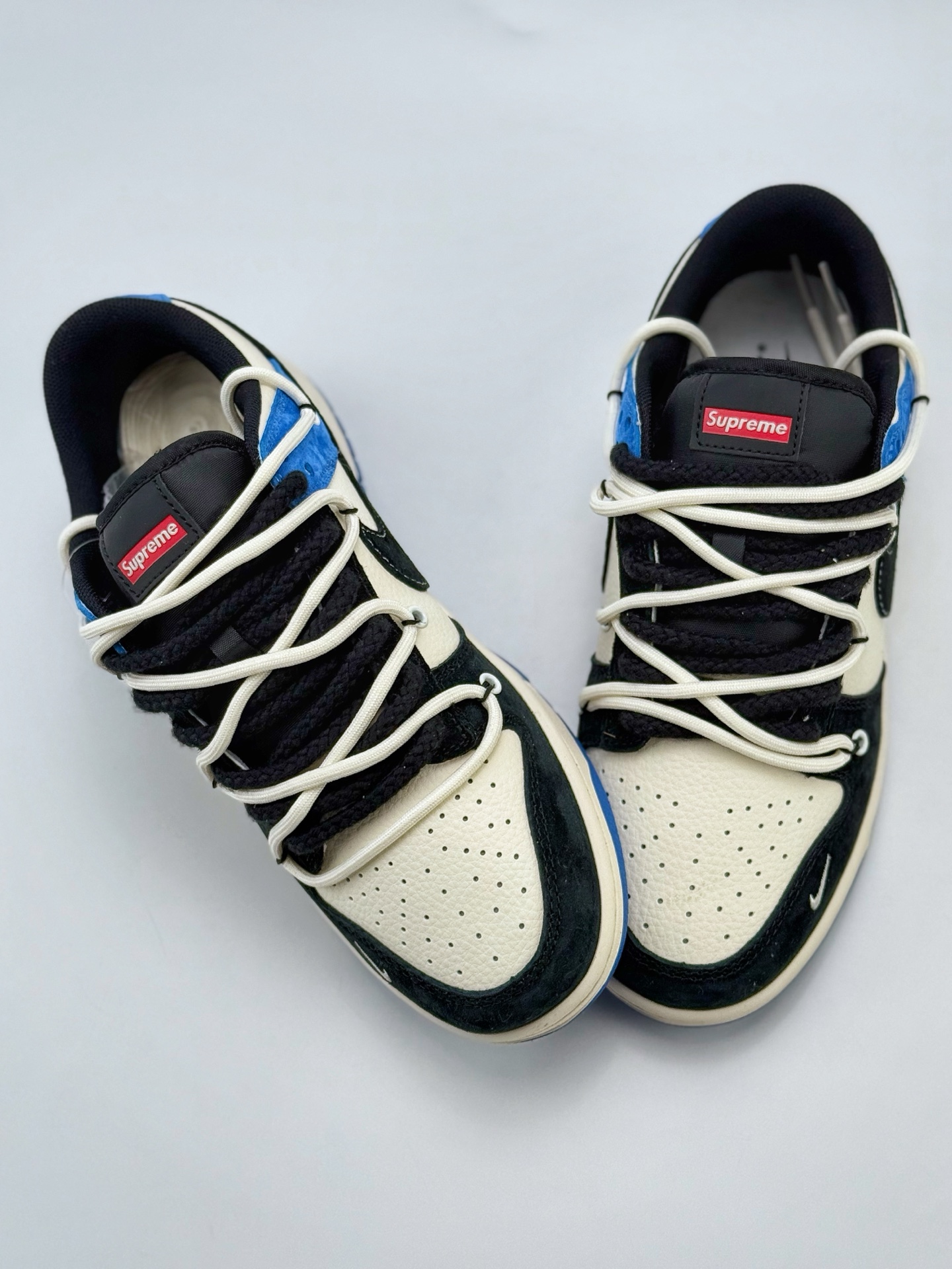 Nike SB Dunk Low x Supreme 白灰蓝小钩绑带 YX5066-271