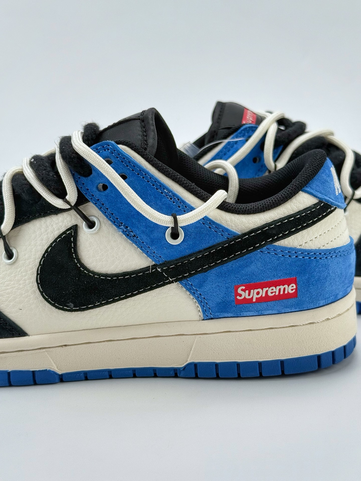 Nike SB Dunk Low x Supreme 白灰蓝小钩绑带 YX5066-271