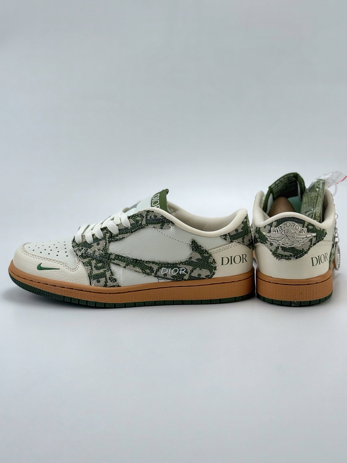 Travis Scott x Nike Air Jordan 1 Low x DIOR Air Jordan 1 Low 反转白绿小钩倒钩 XS2024-010