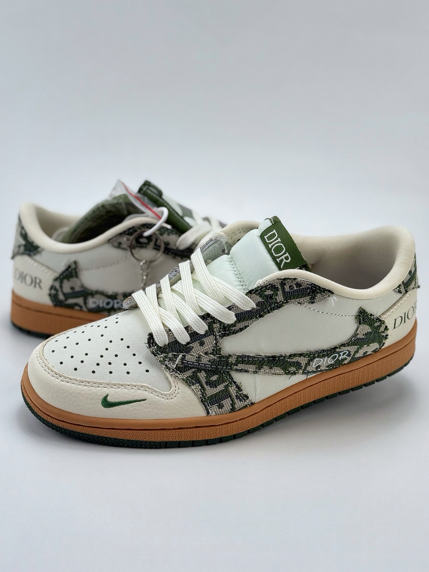 Travis Scott x Nike Air Jordan 1 Low x DIOR Air Jordan 1 Low 反转白绿小钩倒钩 XS2024-010