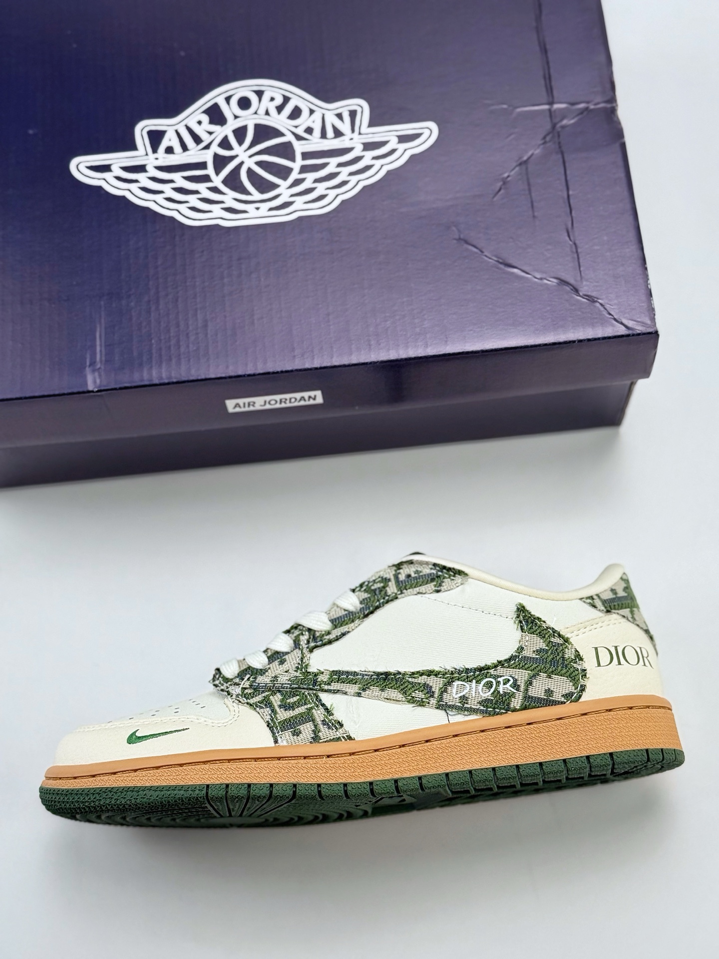Travis Scott x Nike Air Jordan 1 Low x DIOR Air Jordan 1 Low 反转白绿小钩倒钩 XS2024-010