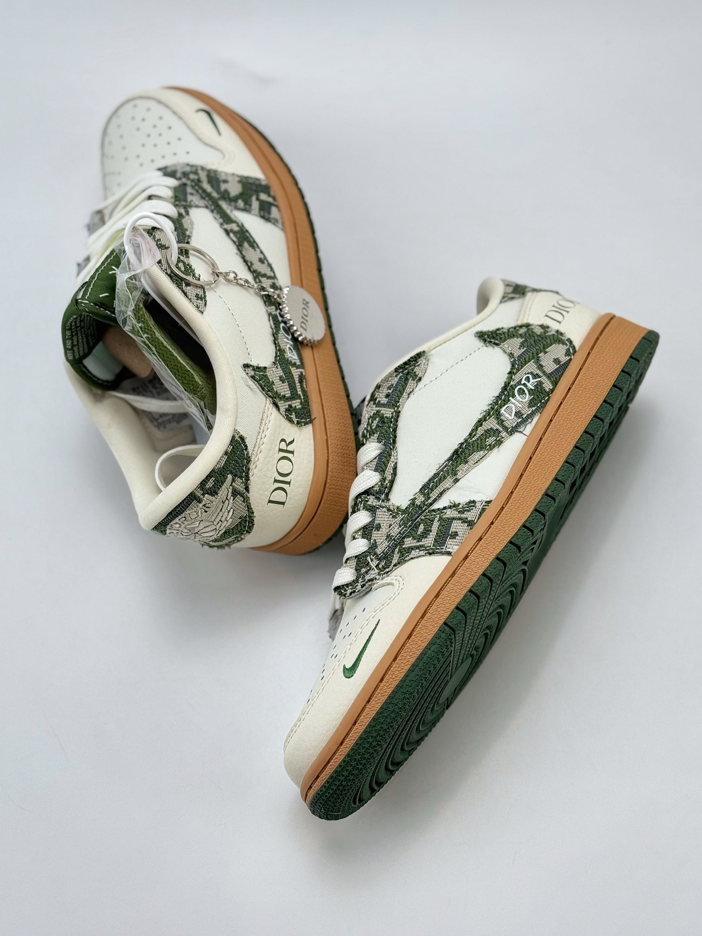 Travis Scott x Nike Air Jordan 1 Low x DIOR Air Jordan 1 Low 反转白绿小钩倒钩 XS2024-010