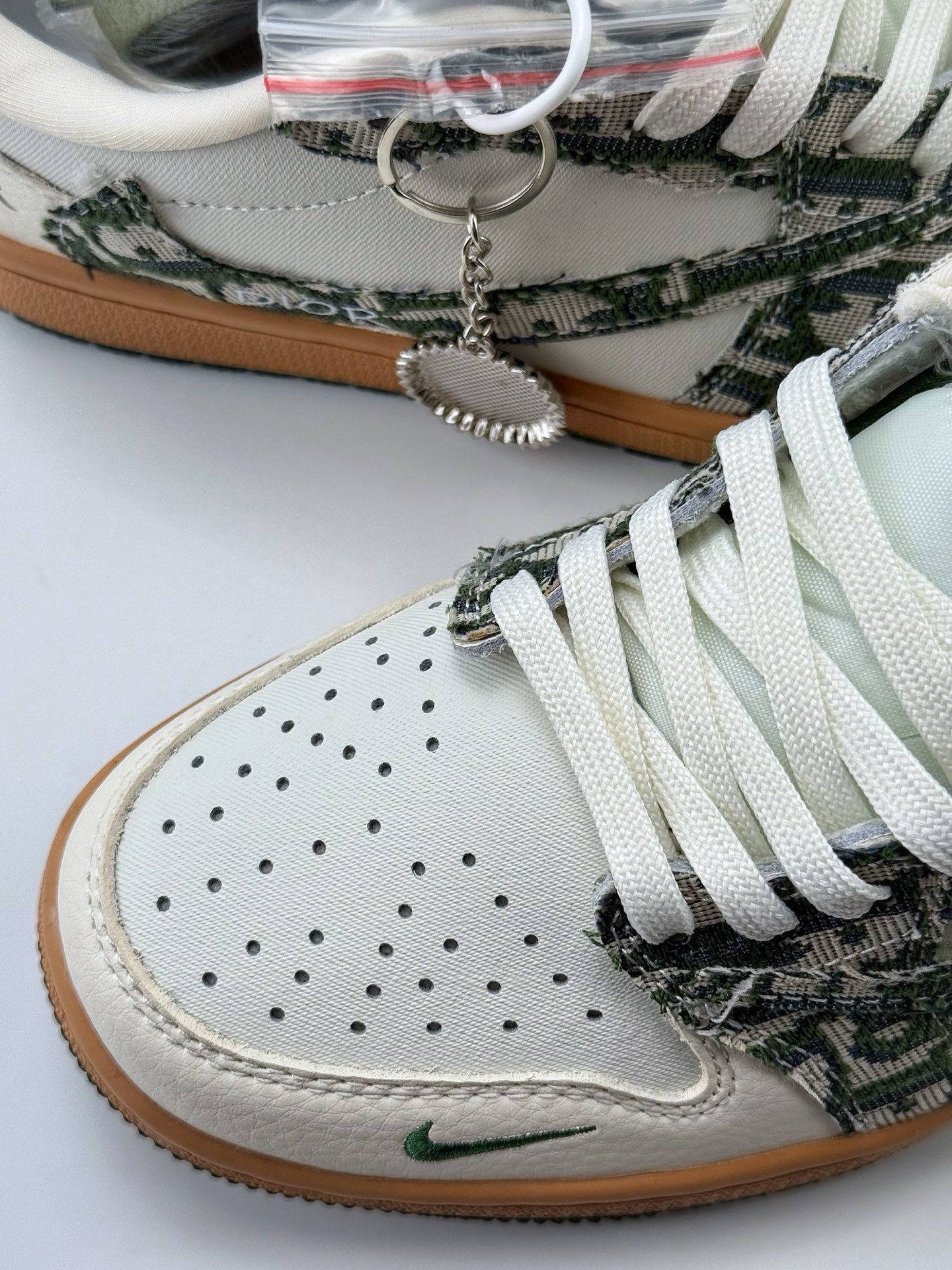 Travis Scott x Nike Air Jordan 1 Low x DIOR Air Jordan 1 Low 反转白绿小钩倒钩 XS2024-010