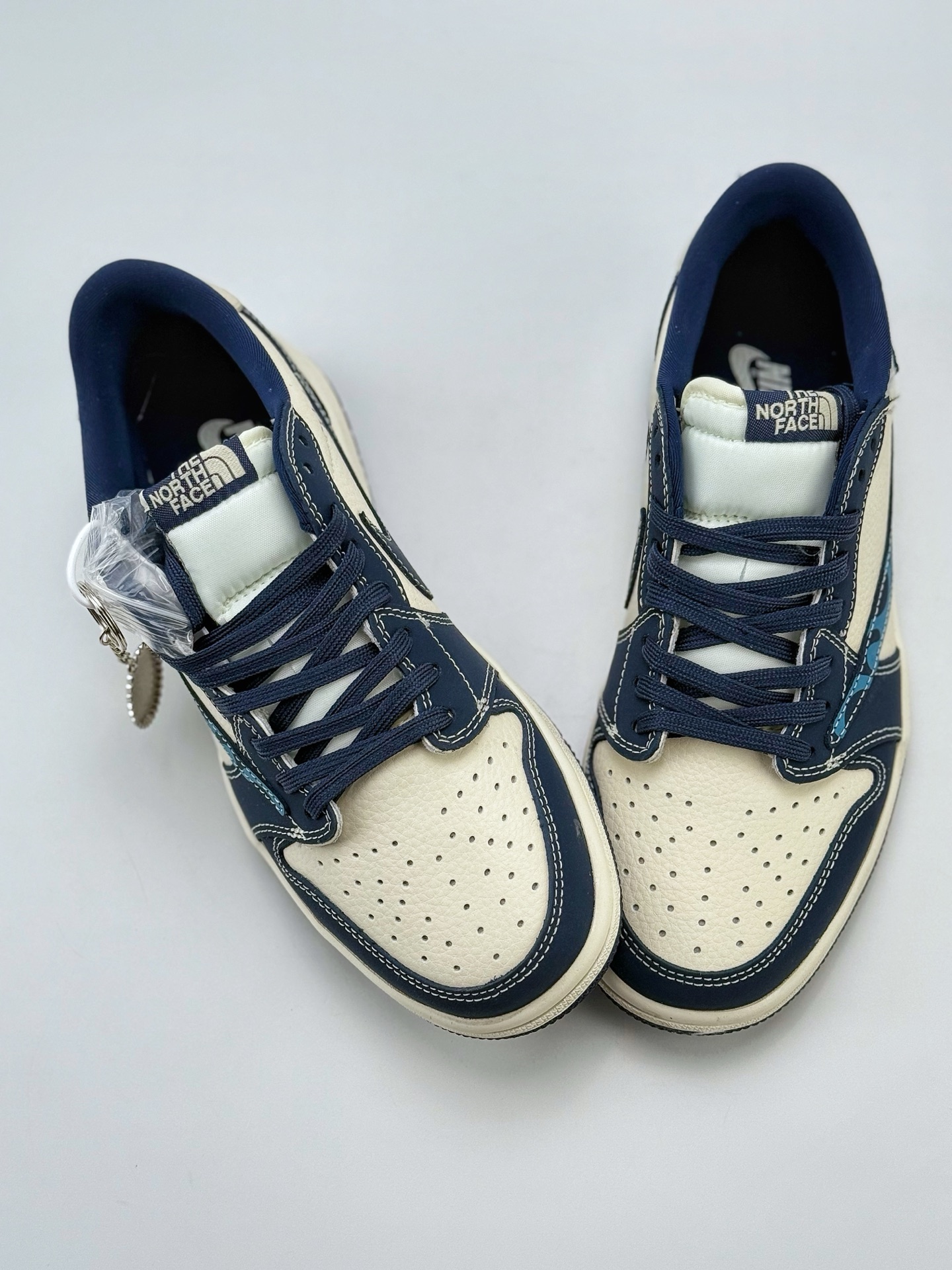 Travis Scott x Nike Air Jordan 1 Low x The North Face Air Jordan 1 Low 反转白蓝倒钩 LD2025-003