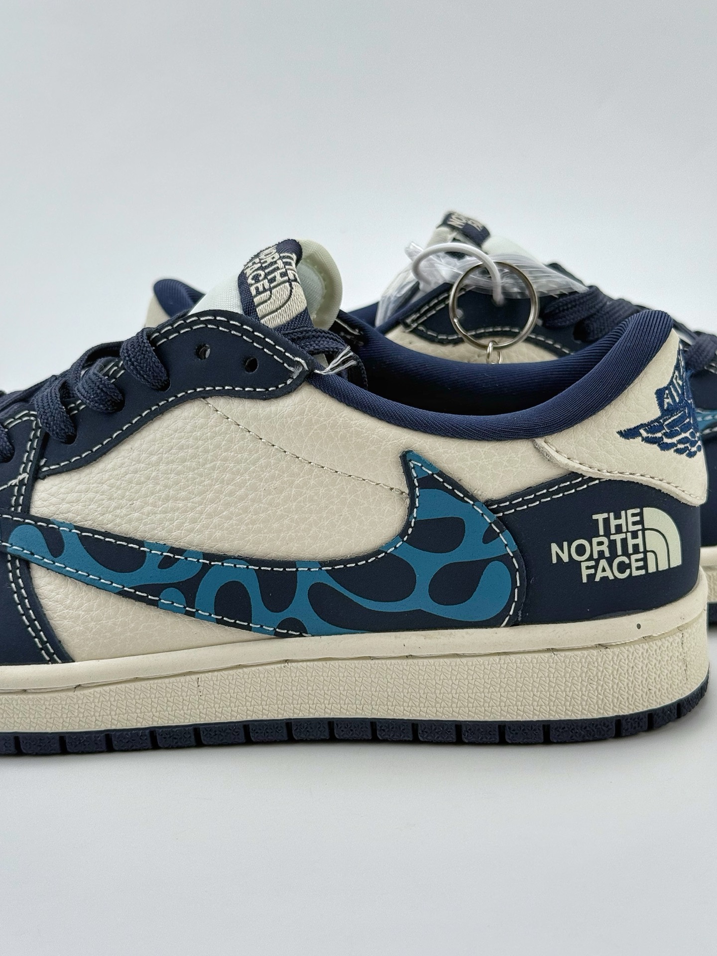 Travis Scott x Nike Air Jordan 1 Low x The North Face Air Jordan 1 Low 反转白蓝倒钩 LD2025-003