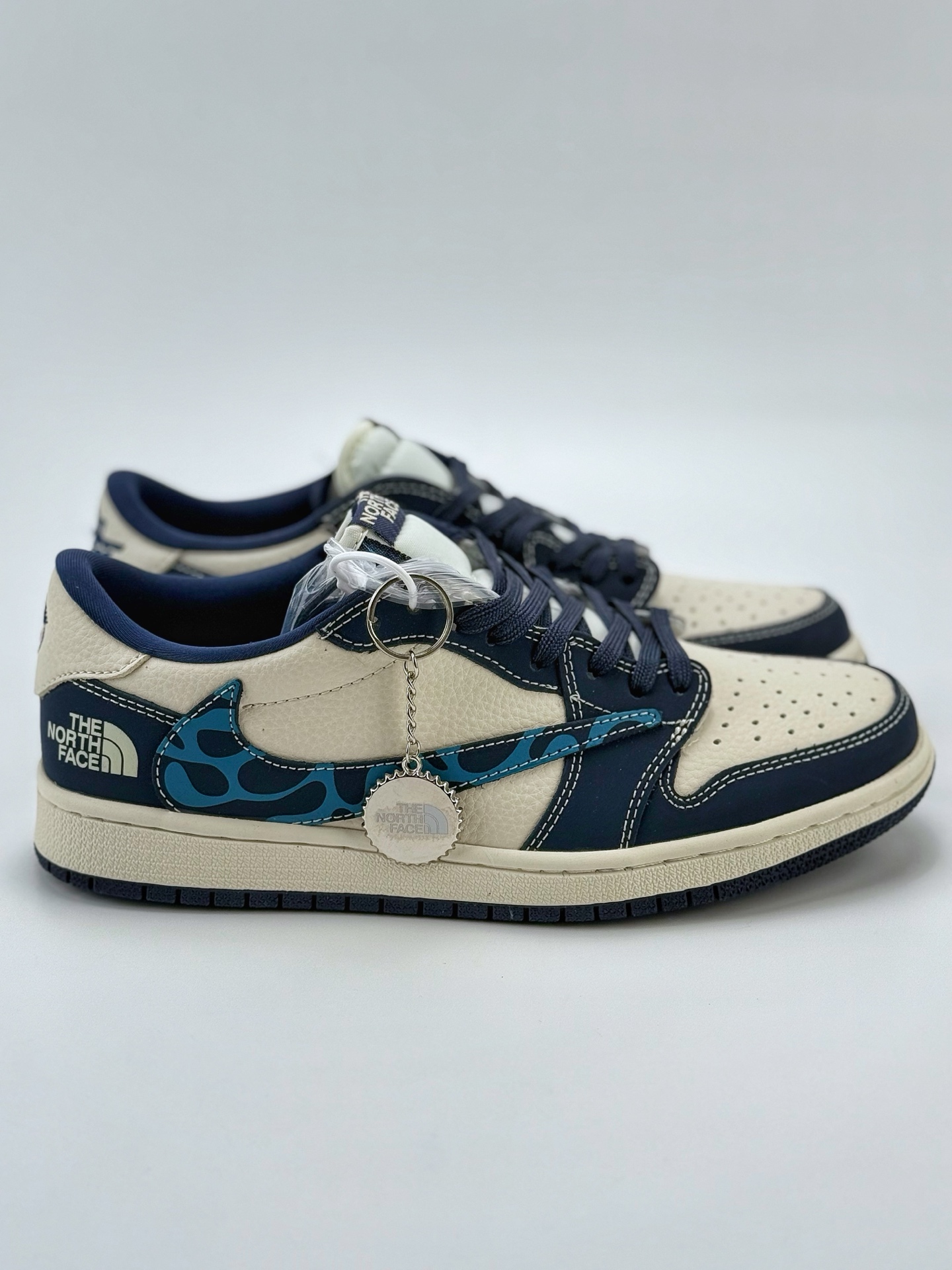 Travis Scott x Nike Air Jordan 1 Low x The North Face Air Jordan 1 Low 反转白蓝倒钩 LD2025-003
