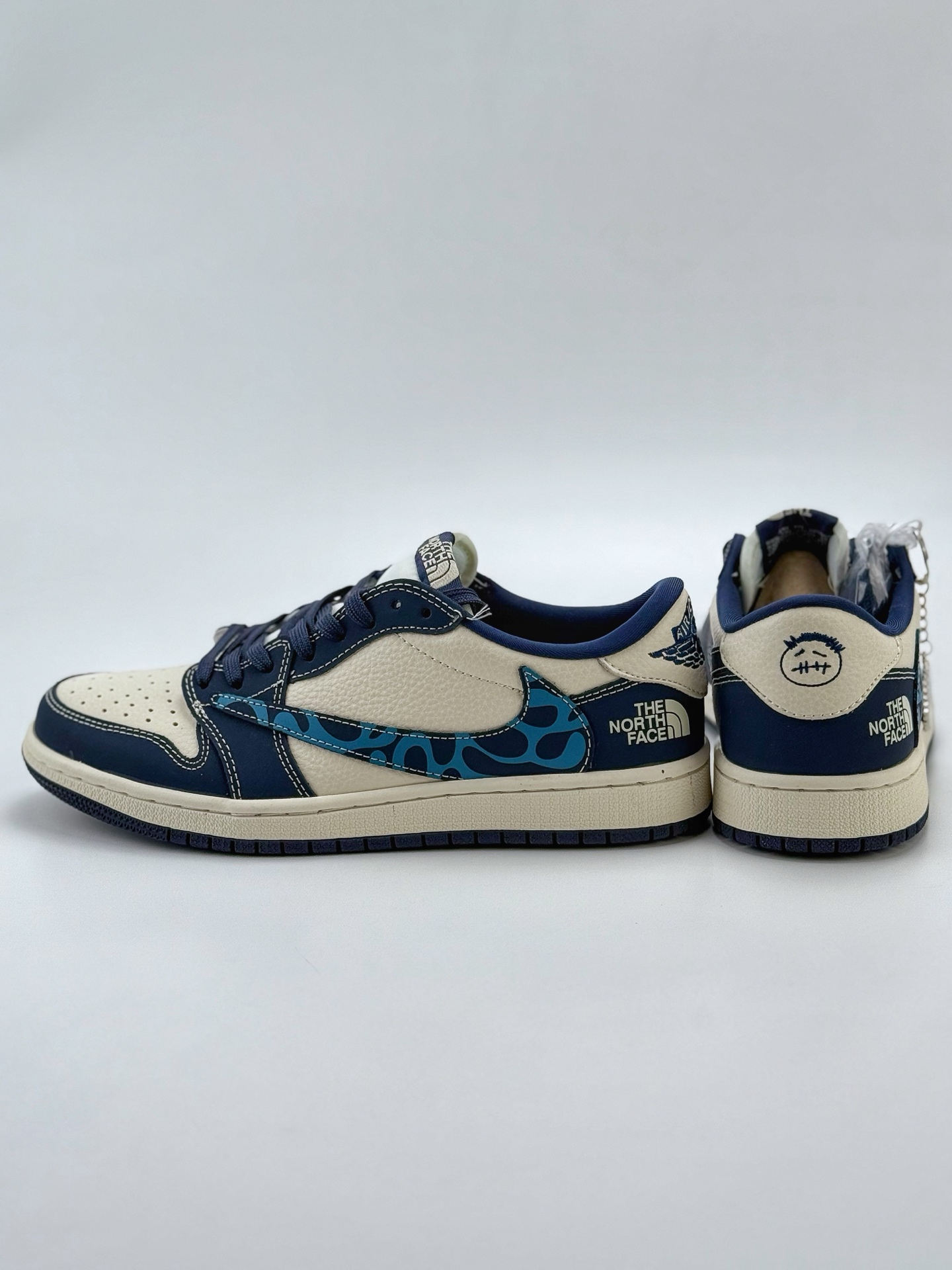 Travis Scott x Nike Air Jordan 1 Low x The North Face Air Jordan 1 Low 反转白蓝倒钩 LD2025-003