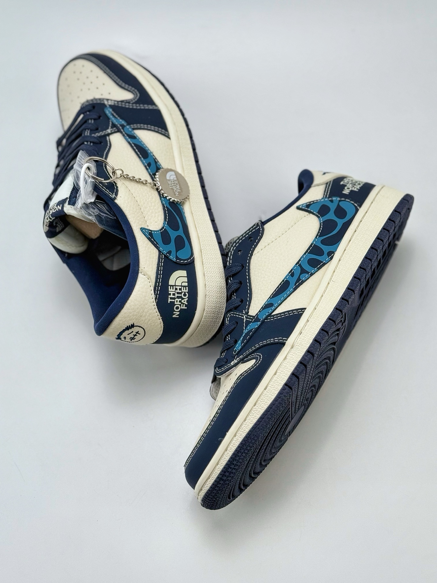 Travis Scott x Nike Air Jordan 1 Low x The North Face Air Jordan 1 Low 反转白蓝倒钩 LD2025-003