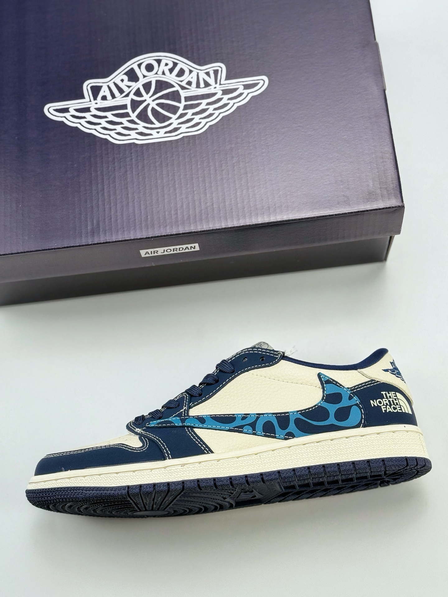 Travis Scott x Nike Air Jordan 1 Low x The North Face Air Jordan 1 Low 反转白蓝倒钩 LD2025-003