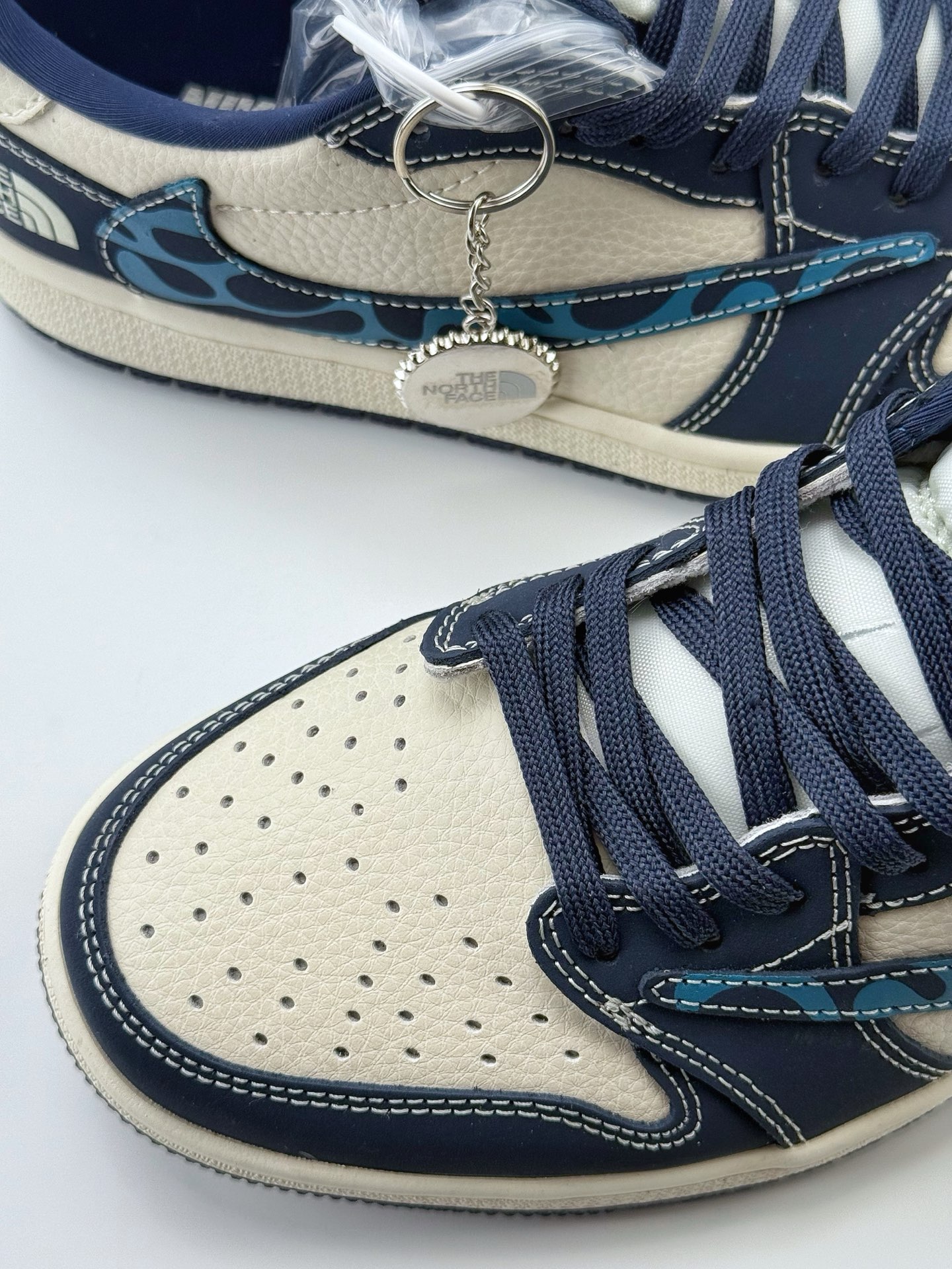 Travis Scott x Nike Air Jordan 1 Low x The North Face Air Jordan 1 Low 反转白蓝倒钩 LD2025-003