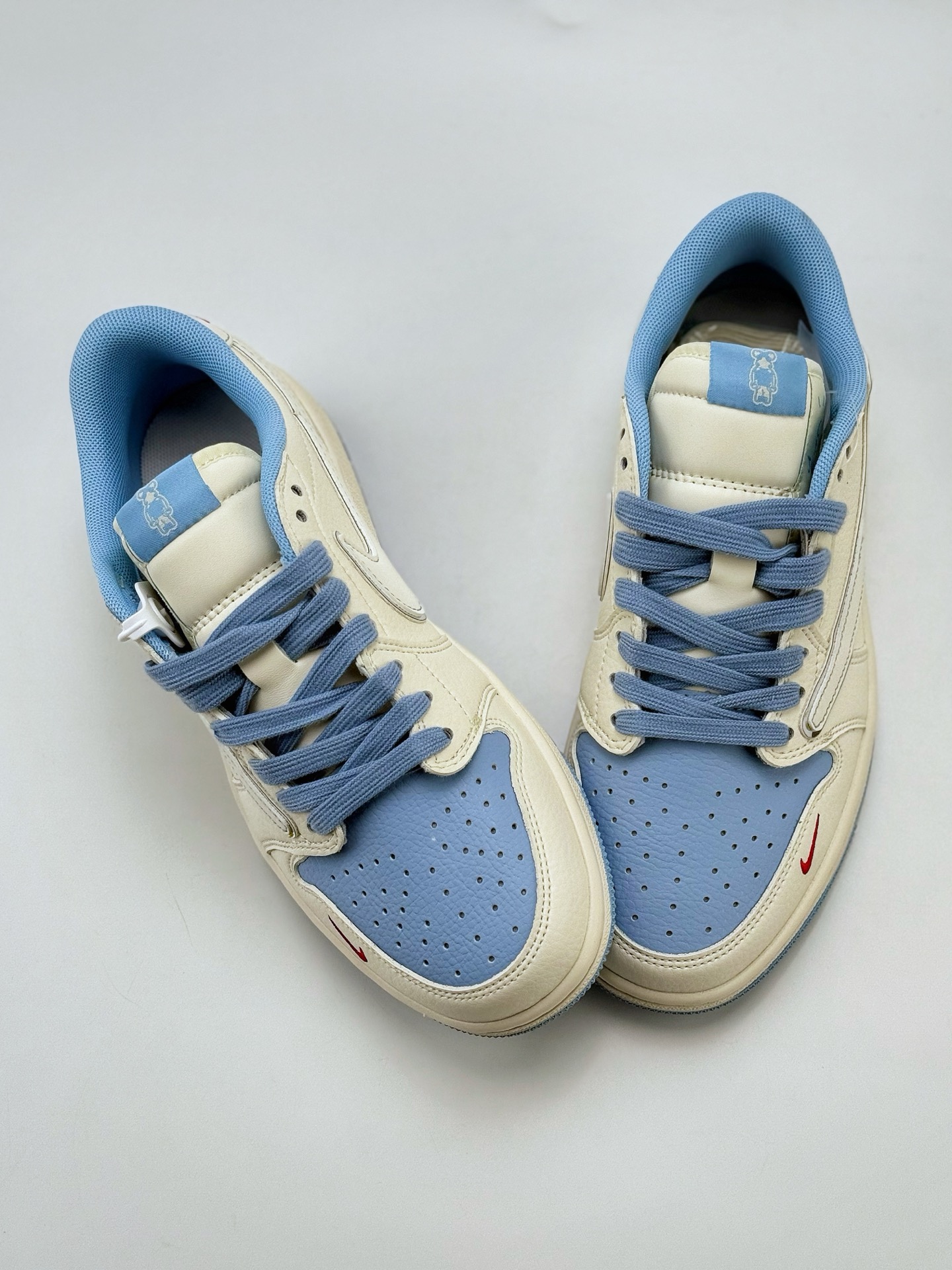 Travis Scott x Nike Air Jordan 1 Low Air Jordan 1 Low 反转白蓝小钩倒钩 XS7089-528