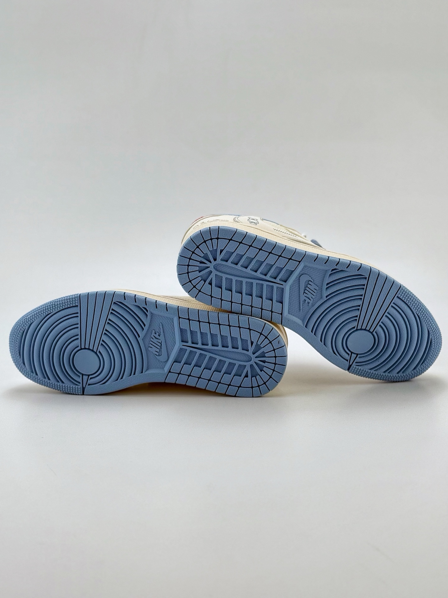 Travis Scott x Nike Air Jordan 1 Low Air Jordan 1 Low 反转白蓝小钩倒钩 XS7089-528
