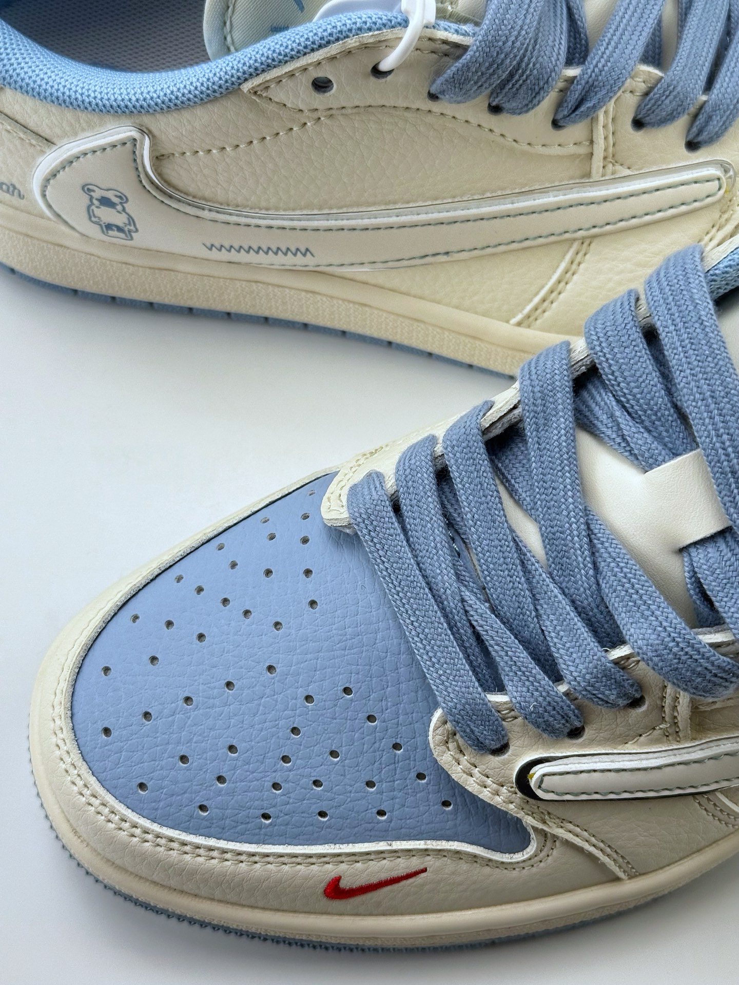 Travis Scott x Nike Air Jordan 1 Low Air Jordan 1 Low 反转白蓝小钩倒钩 XS7089-528