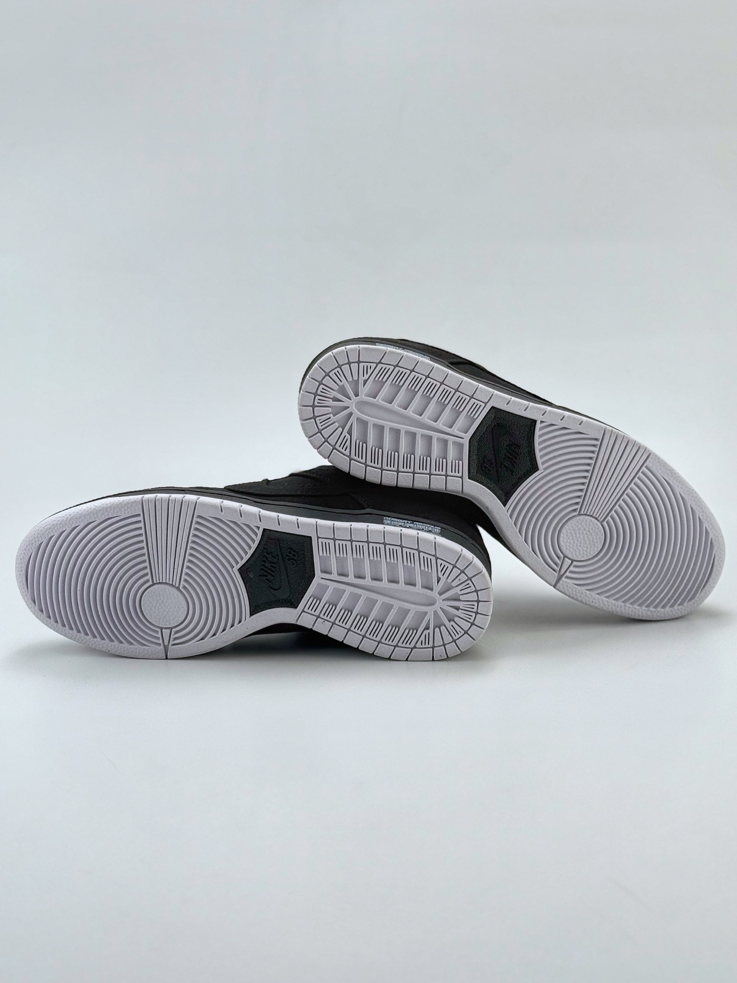 NIKE SB Dunk Low ”night raid” 黑色 DX6775-400
