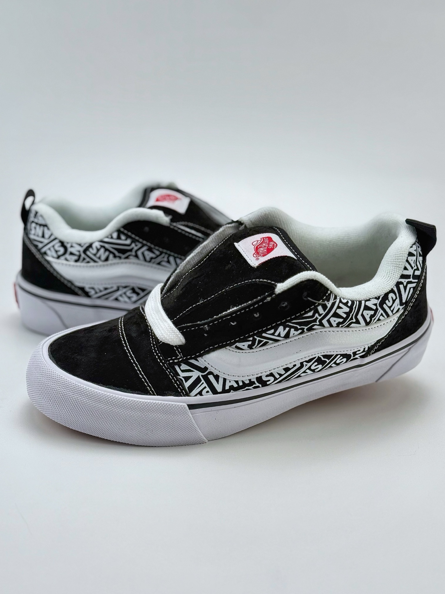 Vans Knu Skool 耐磨透气低帮板鞋男女同款 黑白万斯定制大LOGO涂鸦面包鞋