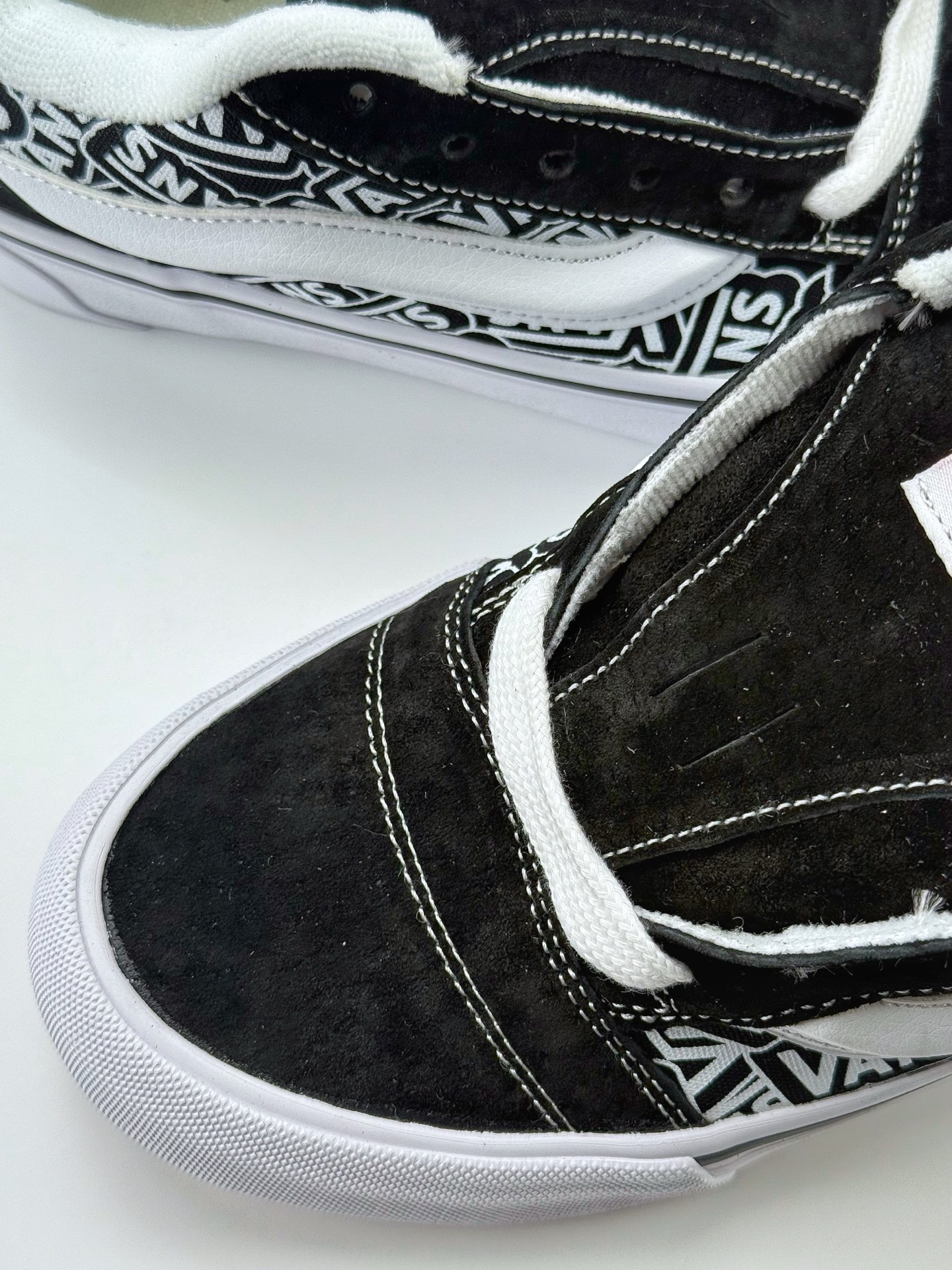 Vans Knu Skool 耐磨透气低帮板鞋男女同款 黑白万斯定制大LOGO涂鸦面包鞋