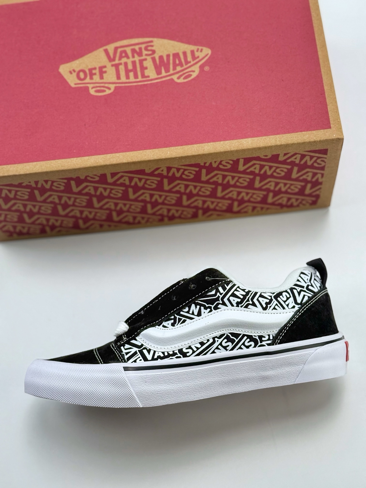 Vans Knu Skool 耐磨透气低帮板鞋男女同款 黑白万斯定制大LOGO涂鸦面包鞋