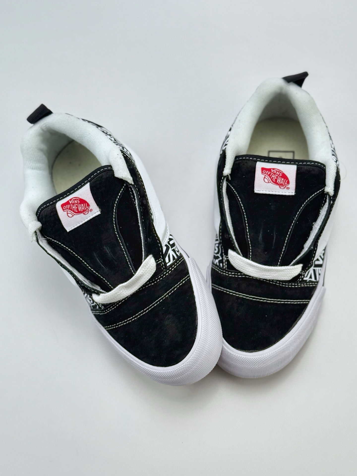 Vans Knu Skool 耐磨透气低帮板鞋男女同款 黑白万斯定制大LOGO涂鸦面包鞋