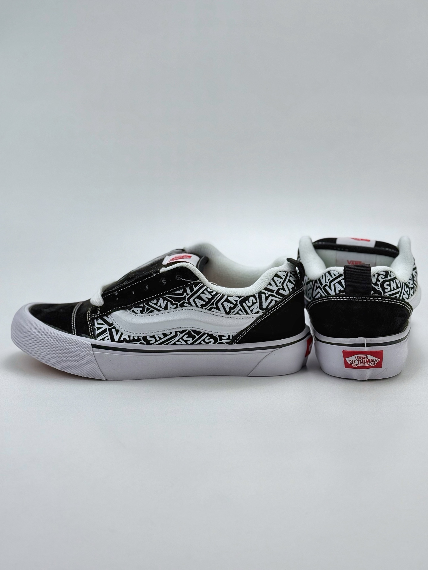 Vans Knu Skool 耐磨透气低帮板鞋男女同款 黑白万斯定制大LOGO涂鸦面包鞋