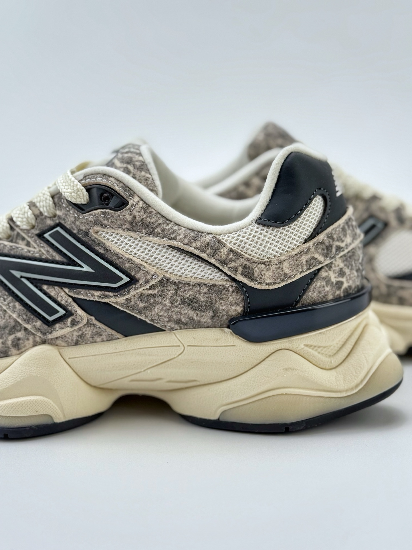Joe Freshgoods x New Balance 版本 NB9060 联名款 复古休闲运动慢跑鞋 U9060SNA