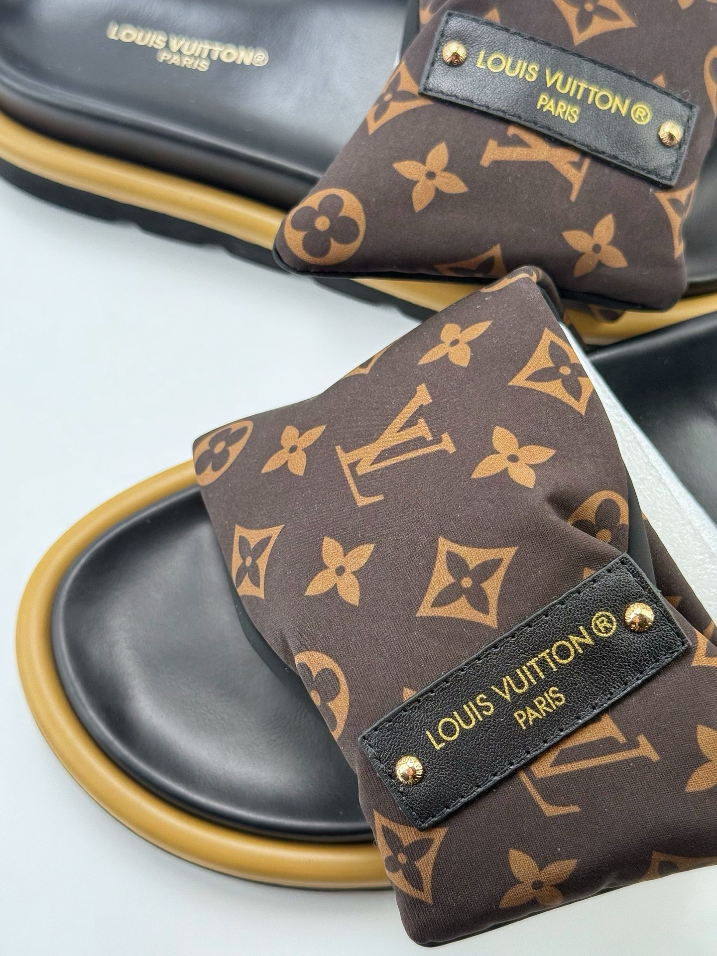 Louis Vuitton 2024专柜 春夏新款 最高限定专柜上新 LV情侣厚底魔术贴拖鞋明星同款
