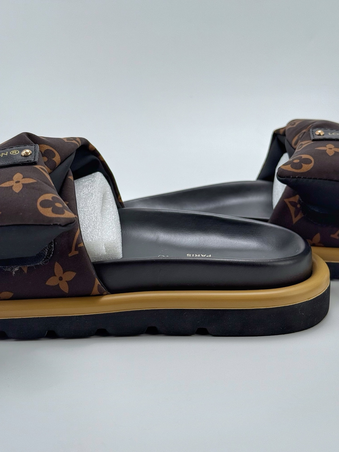 Louis Vuitton 2024专柜 春夏新款 最高限定专柜上新 LV情侣厚底魔术贴拖鞋明星同款