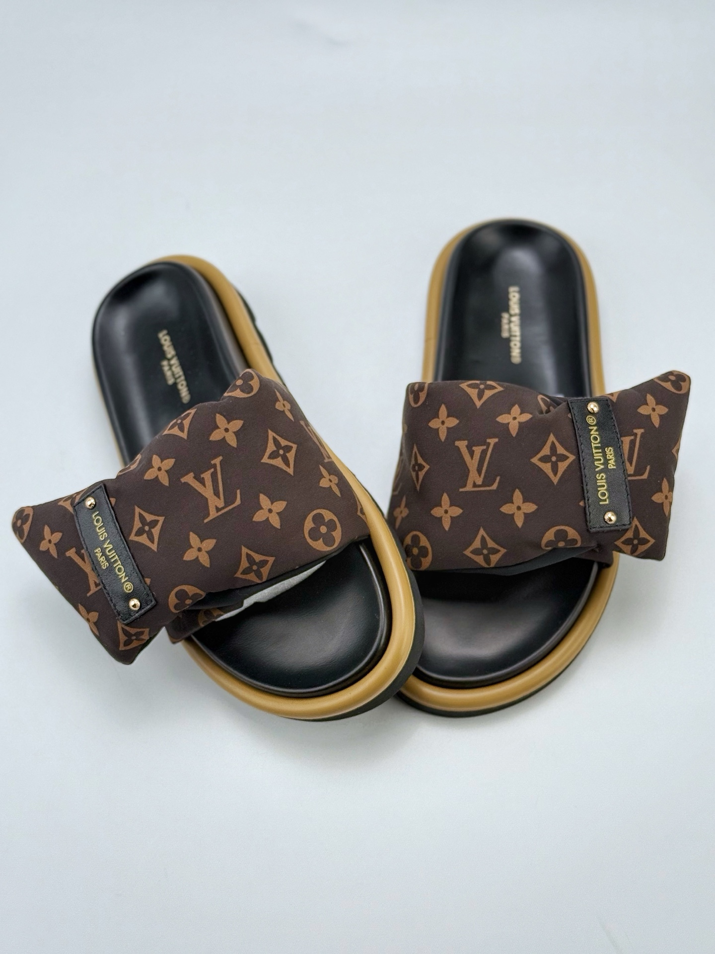 Louis Vuitton 2024专柜 春夏新款 最高限定专柜上新 LV情侣厚底魔术贴拖鞋明星同款