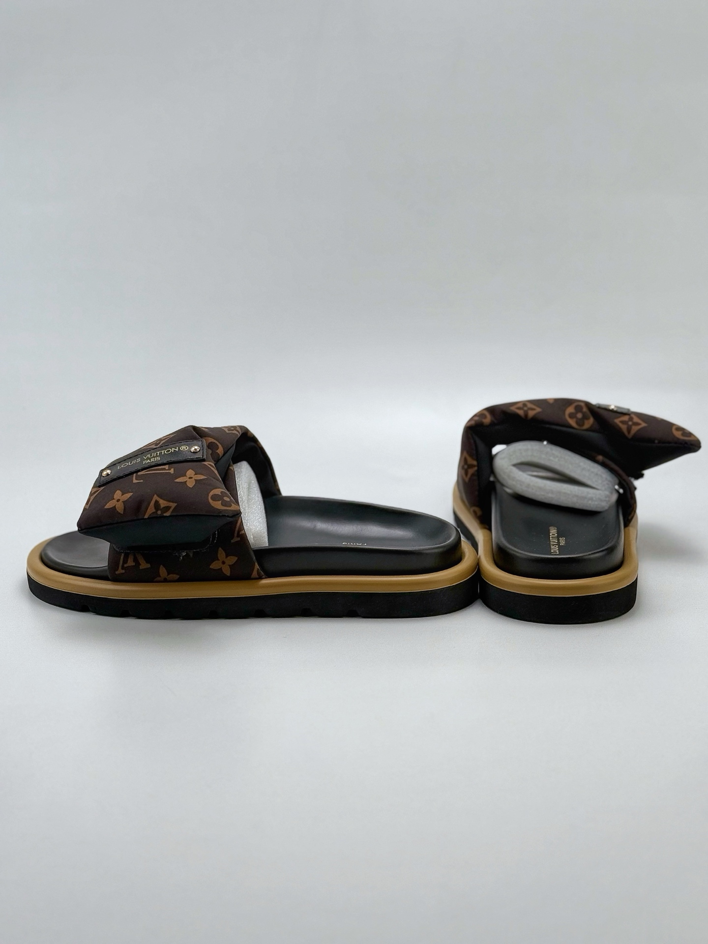 Louis Vuitton 2024专柜 春夏新款 最高限定专柜上新 LV情侣厚底魔术贴拖鞋明星同款