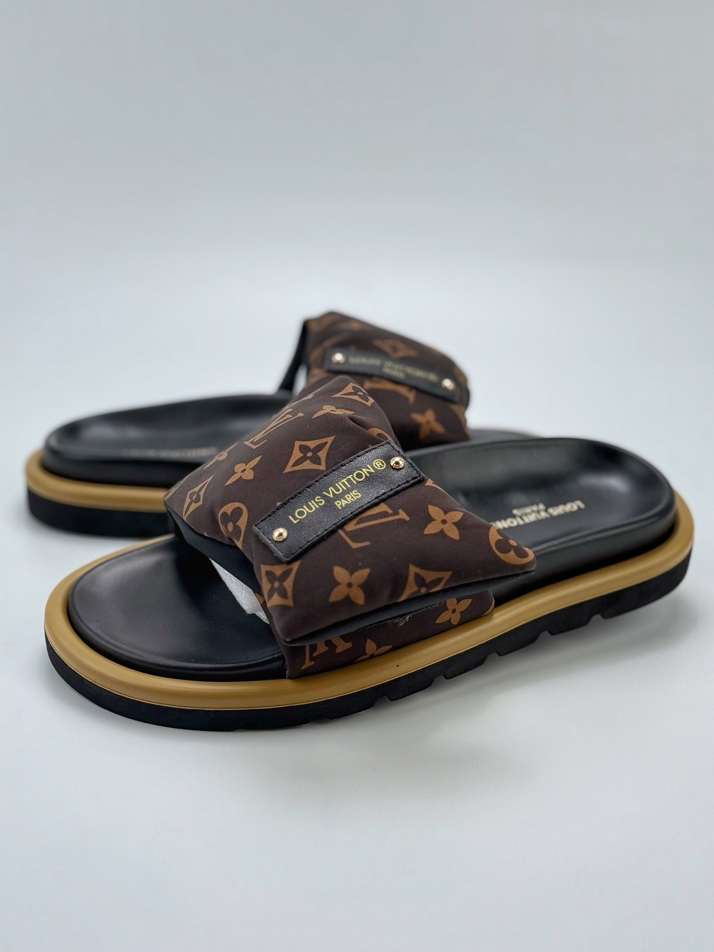 Louis Vuitton 2024专柜 春夏新款 最高限定专柜上新 LV情侣厚底魔术贴拖鞋明星同款