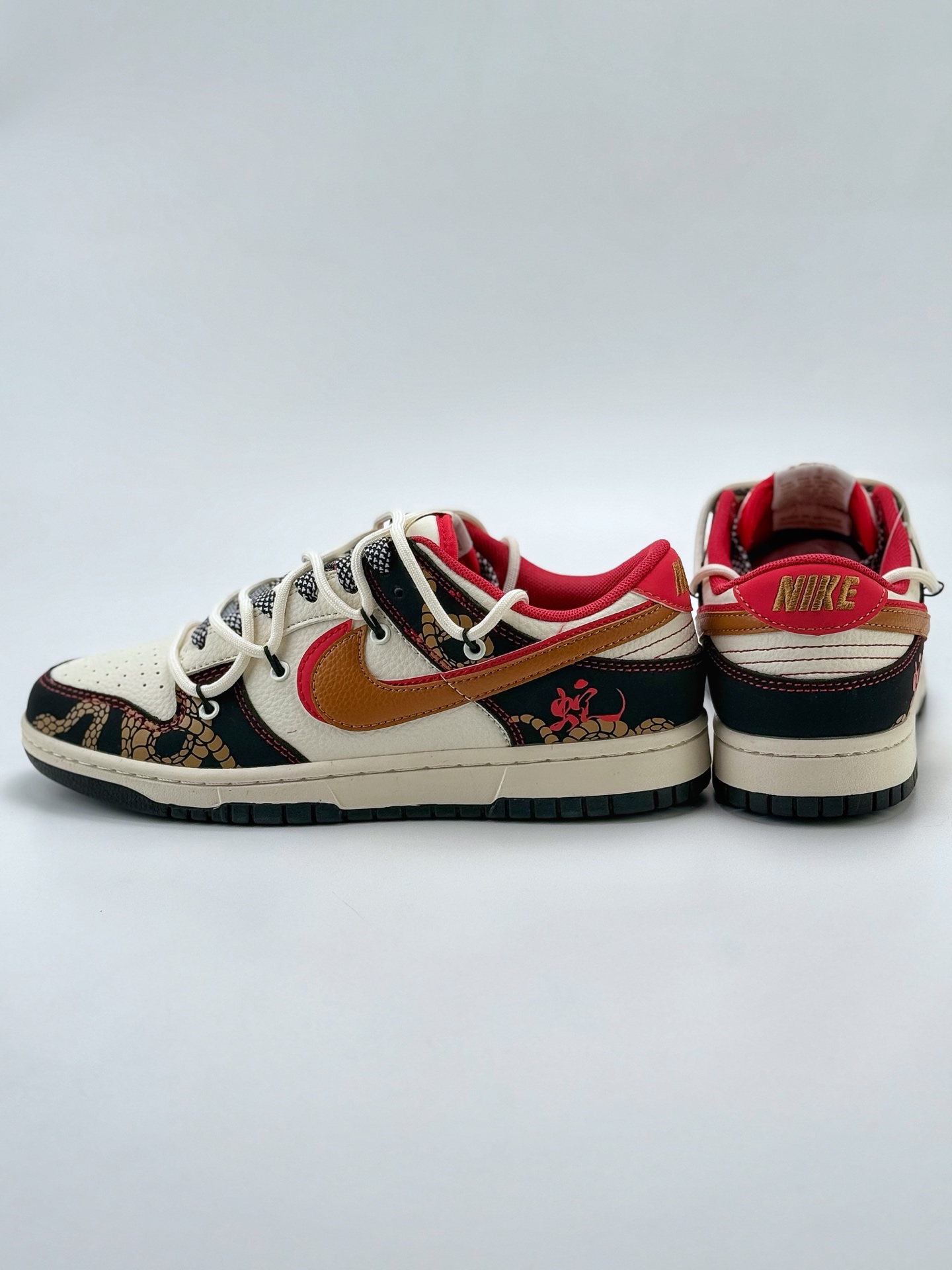 Nike SB Dunk Low 蛇年限定 白黑红双钩绑带满天星 SJ2068-312
