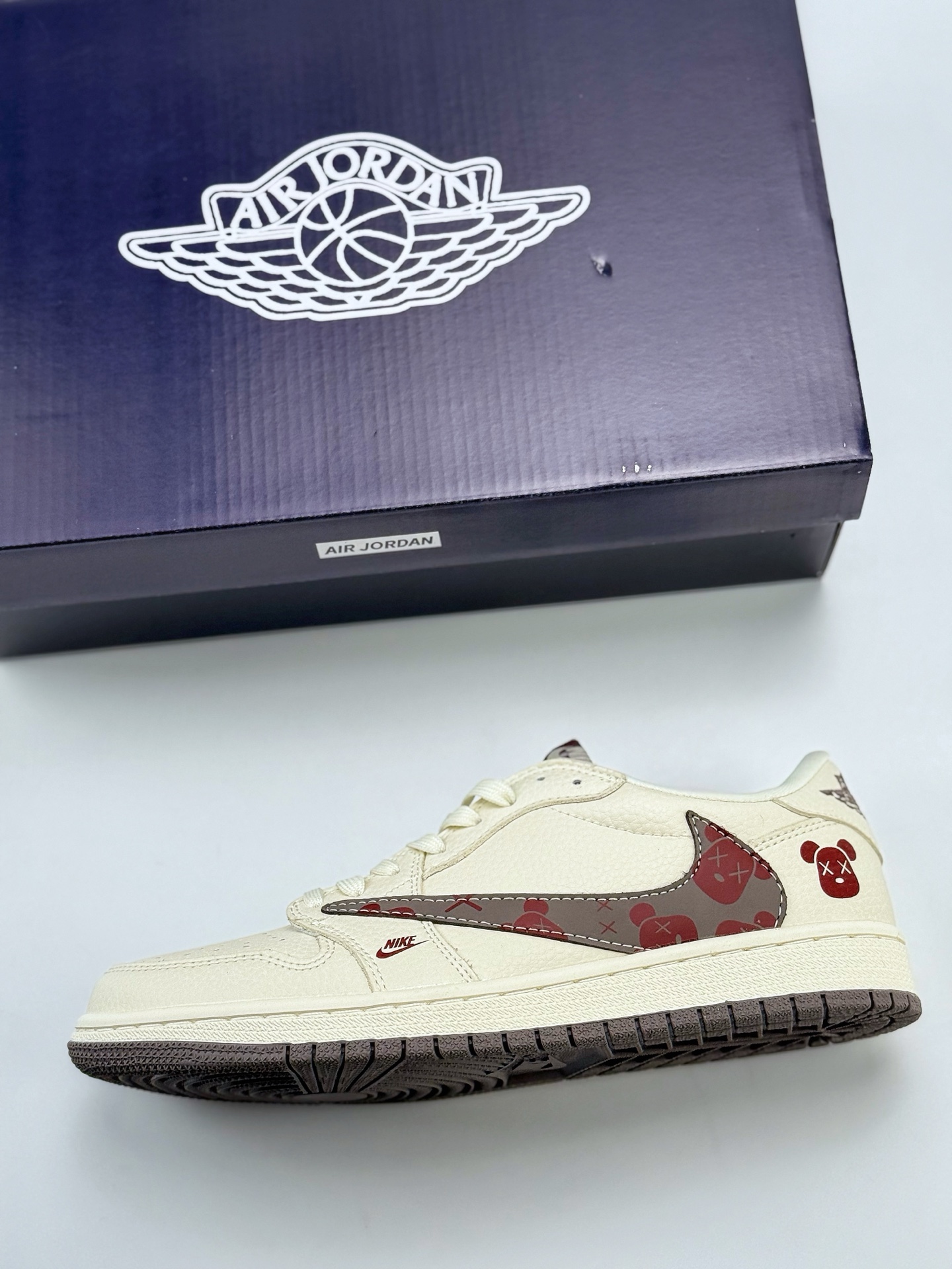 Travis Scott x Nike Air Jordan 1 Low Air Jordan 1 Low 反转白棕倒钩 LD2025-004