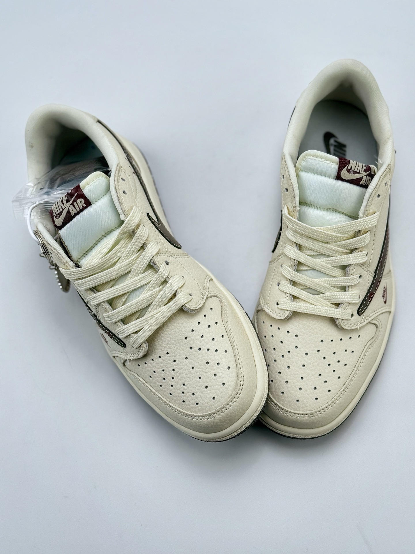 Travis Scott x Nike Air Jordan 1 Low Air Jordan 1 Low 反转白棕倒钩 LD2025-004