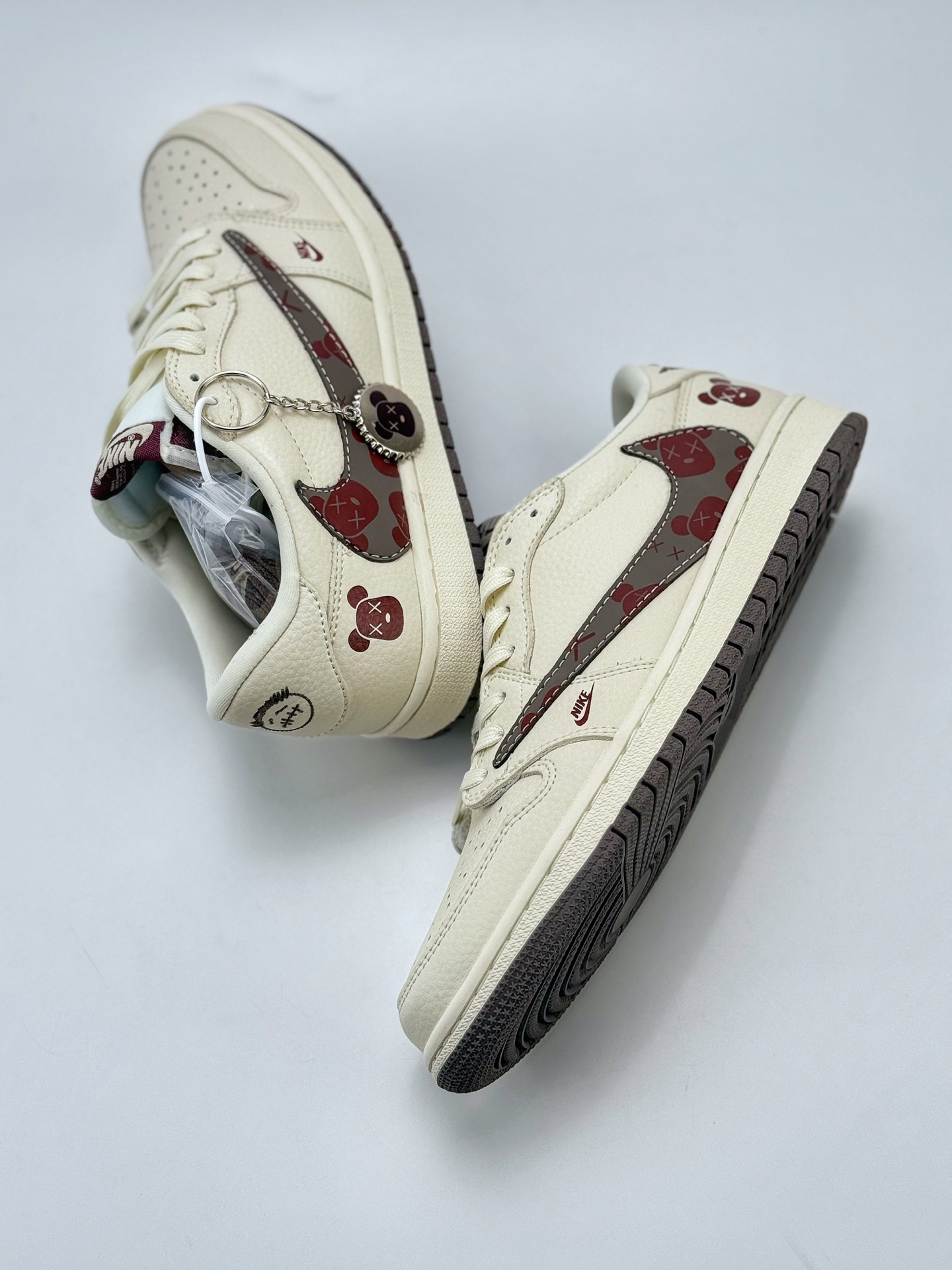 Travis Scott x Nike Air Jordan 1 Low Air Jordan 1 Low 反转白棕倒钩 LD2025-004