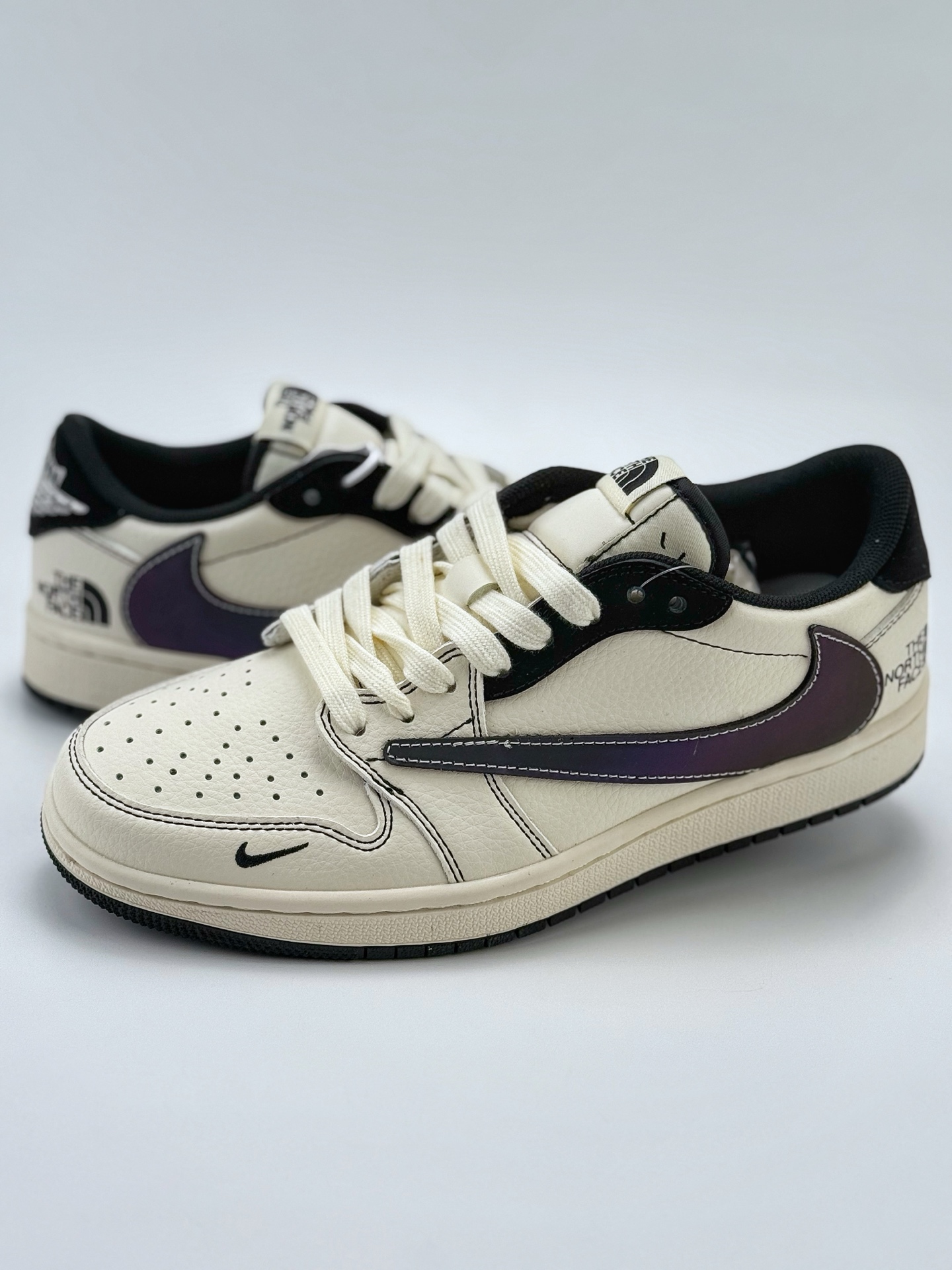 Travis Scott x Nike Air Jordan 1 Low x The North Face Air Jordan 1 Low 反转白黑小钩镭射钩倒钩 XS6089-500