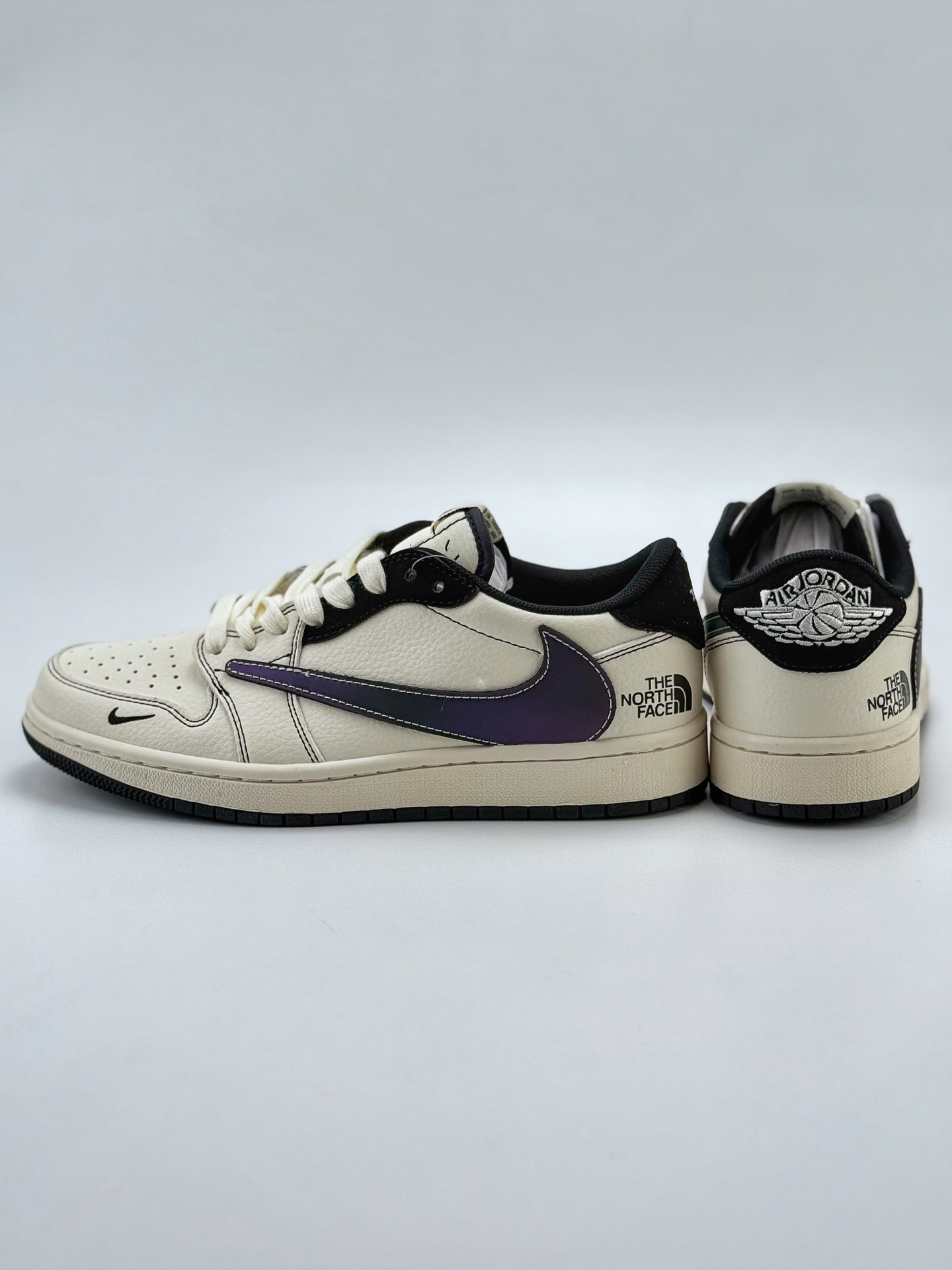 Travis Scott x Nike Air Jordan 1 Low x The North Face Air Jordan 1 Low 反转白黑小钩镭射钩倒钩 XS6089-500
