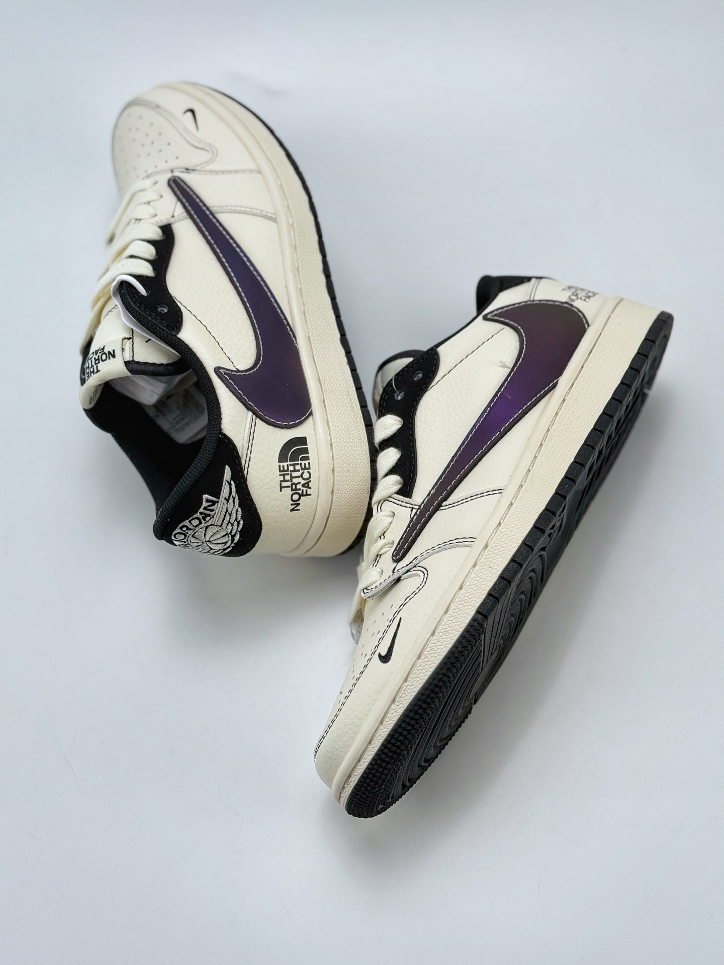Travis Scott x Nike Air Jordan 1 Low x The North Face Air Jordan 1 Low 反转白黑小钩镭射钩倒钩 XS6089-500