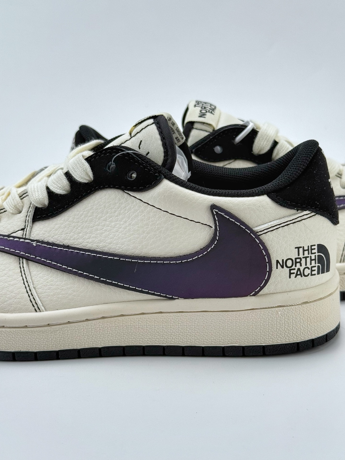 Travis Scott x Nike Air Jordan 1 Low x The North Face Air Jordan 1 Low 反转白黑小钩镭射钩倒钩 XS6089-500