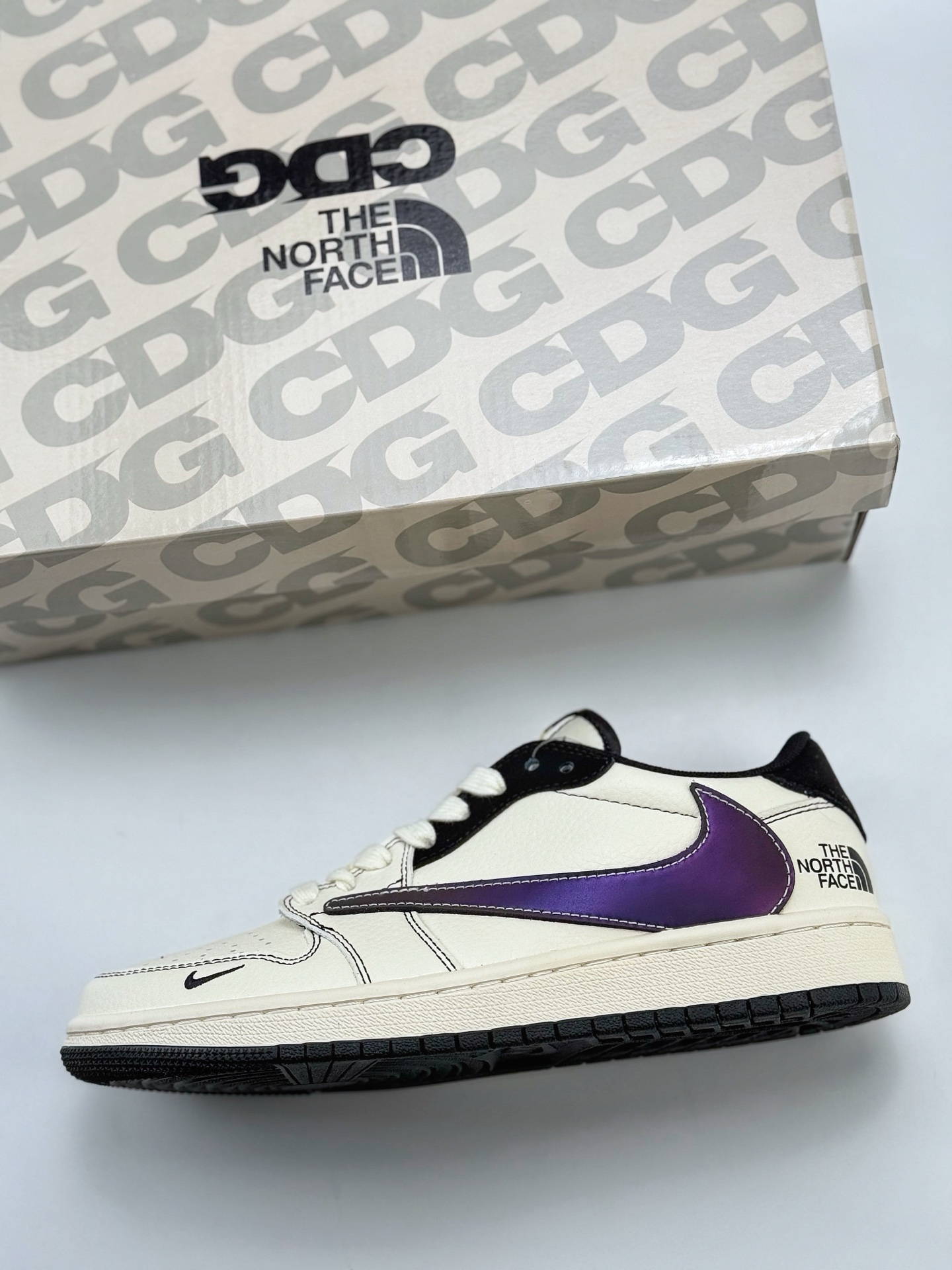 Travis Scott x Nike Air Jordan 1 Low x The North Face Air Jordan 1 Low 反转白黑小钩镭射钩倒钩 XS6089-500