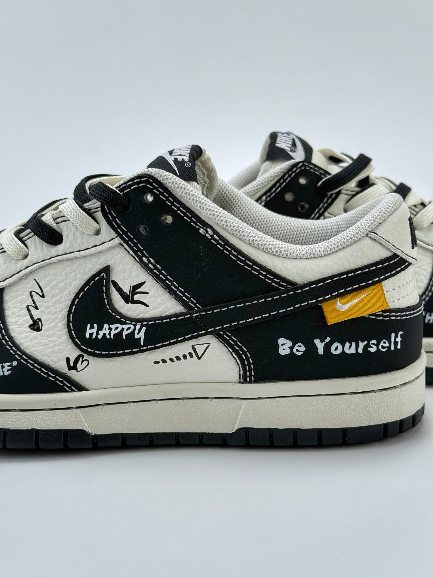 Nike SB Dunk Low 白黑涂鸦 双鞋带 CY5979-119