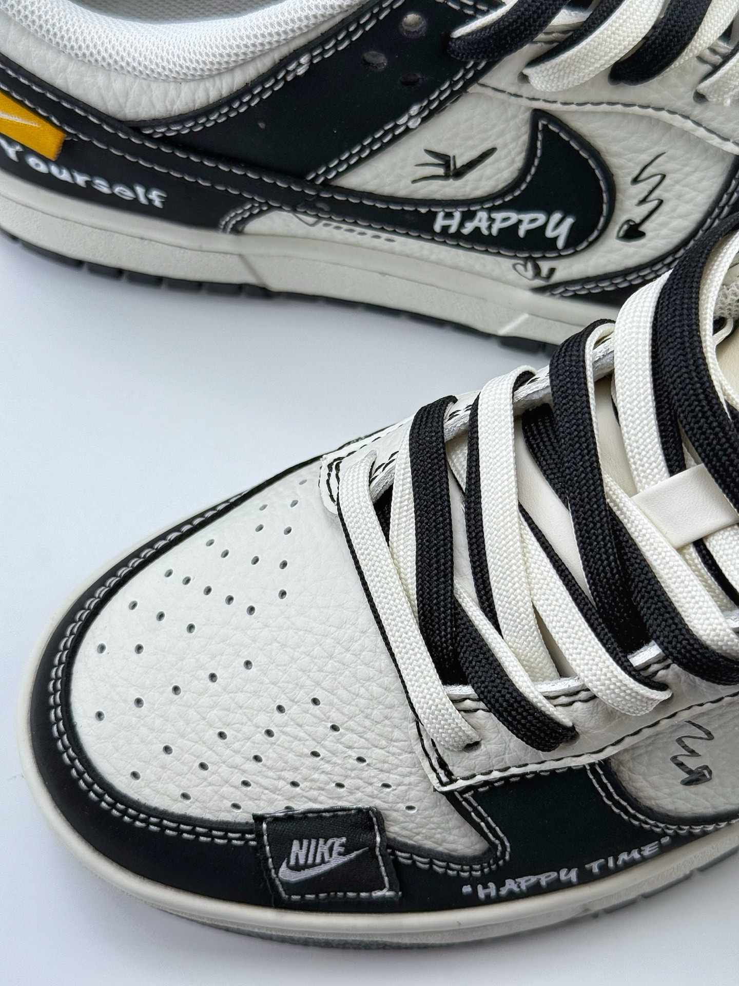 Nike SB Dunk Low 白黑涂鸦 双鞋带 CY5979-119