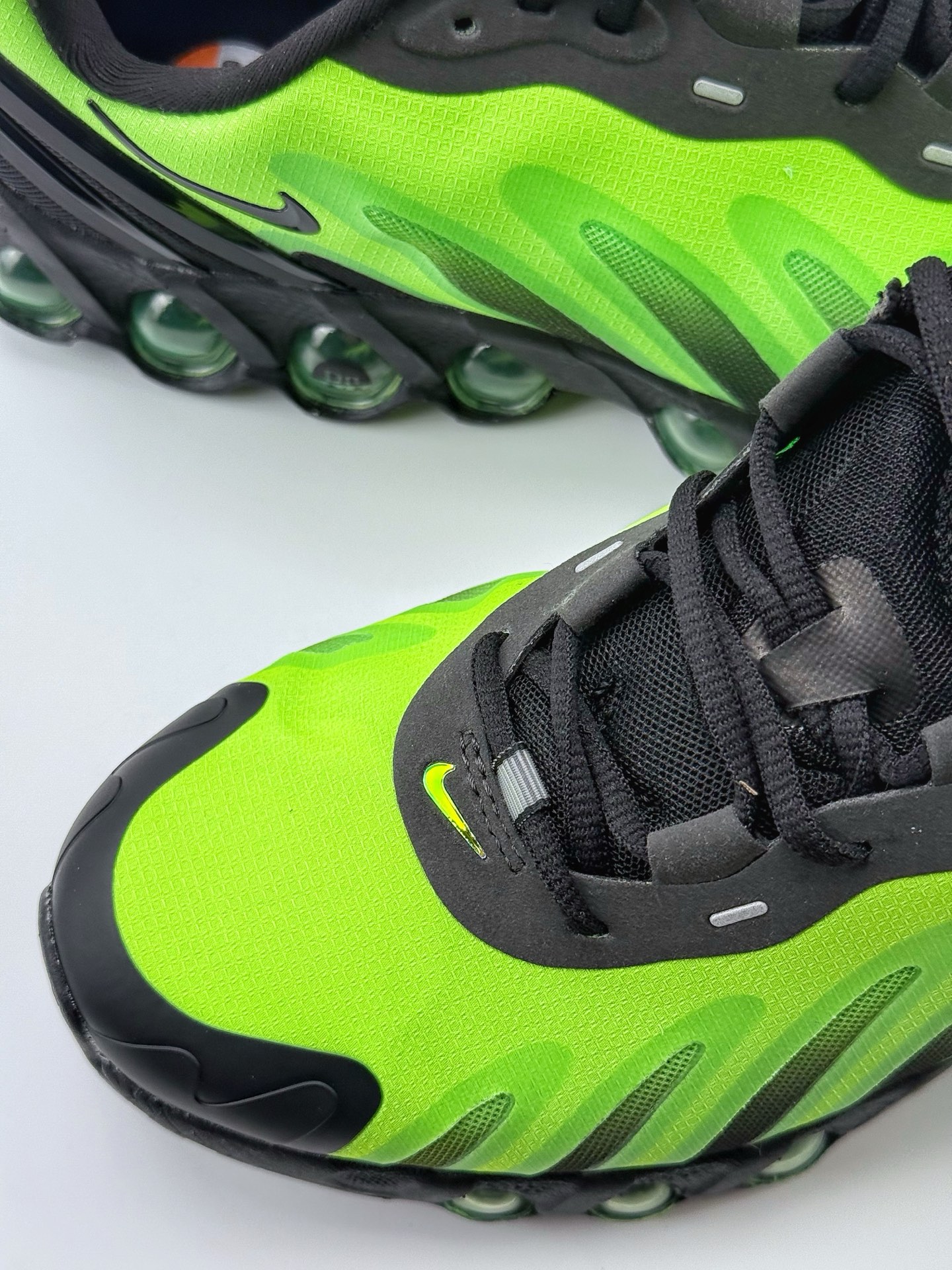Nike Air Max DN8 复古减震气垫跑鞋 HQ4681-010