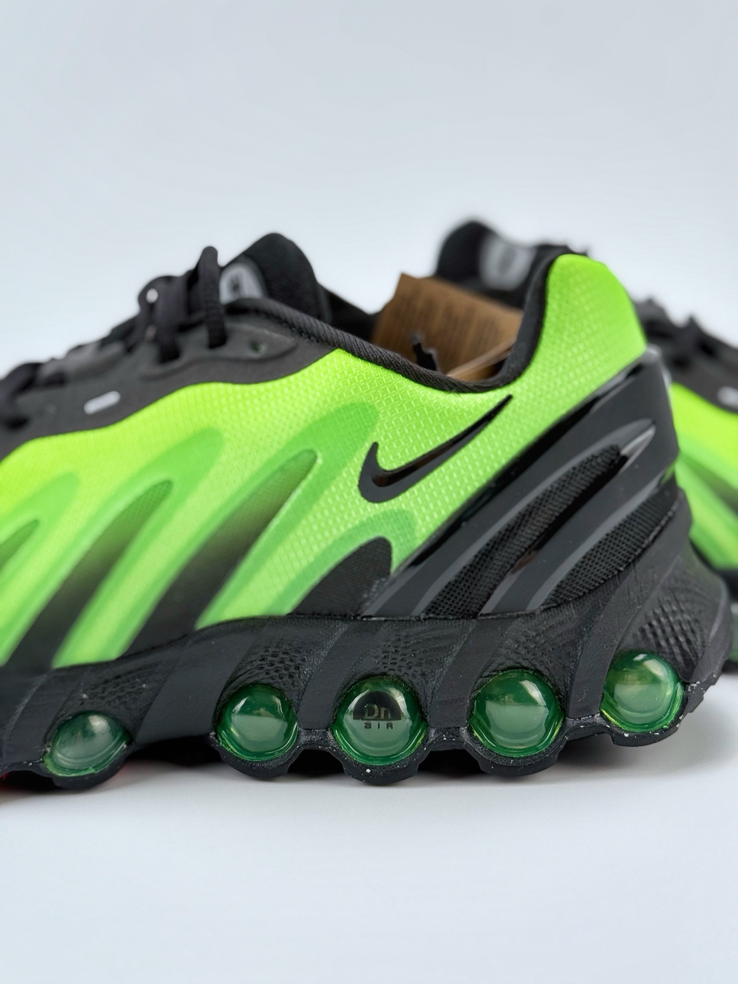 Nike Air Max DN8 复古减震气垫跑鞋 HQ4681-010