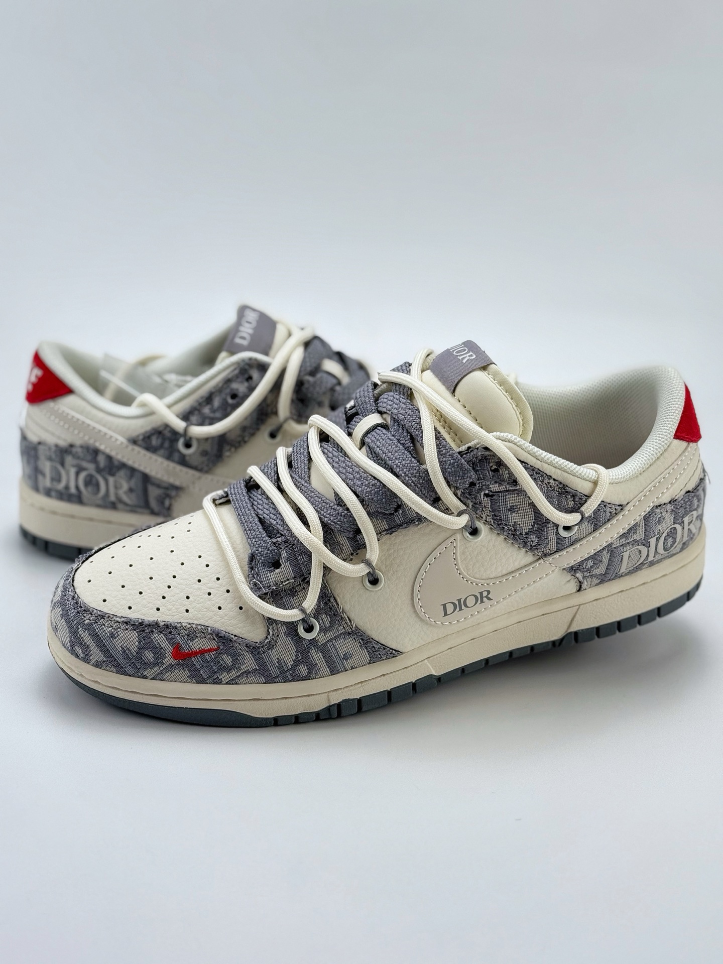 300 Nike SB Dunk Low x DIOR 白灰红小钩绑带满天星  SJ2068-316