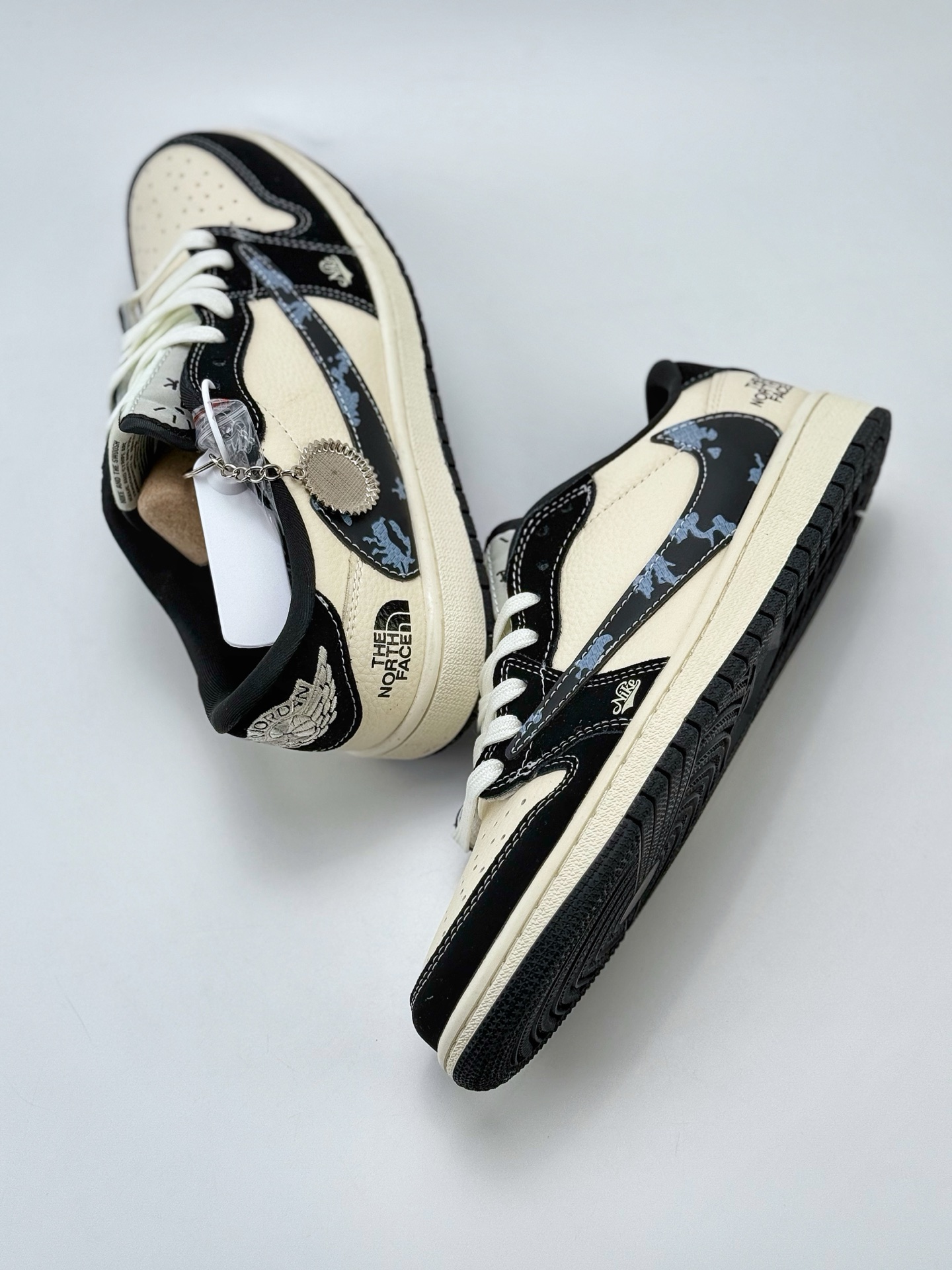 280 Travis Scott x Nike Air Jordan 1 Low x The North Face Air Jordan 1 Low 反转白黑倒钩  XS2024-021